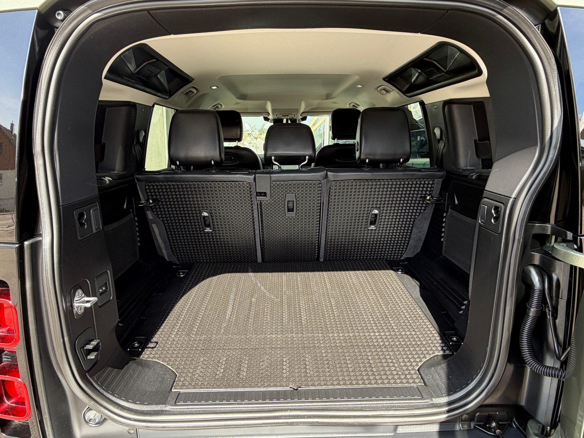 LAND ROVER Defender 110 D240 SD4 S AT8-image-23