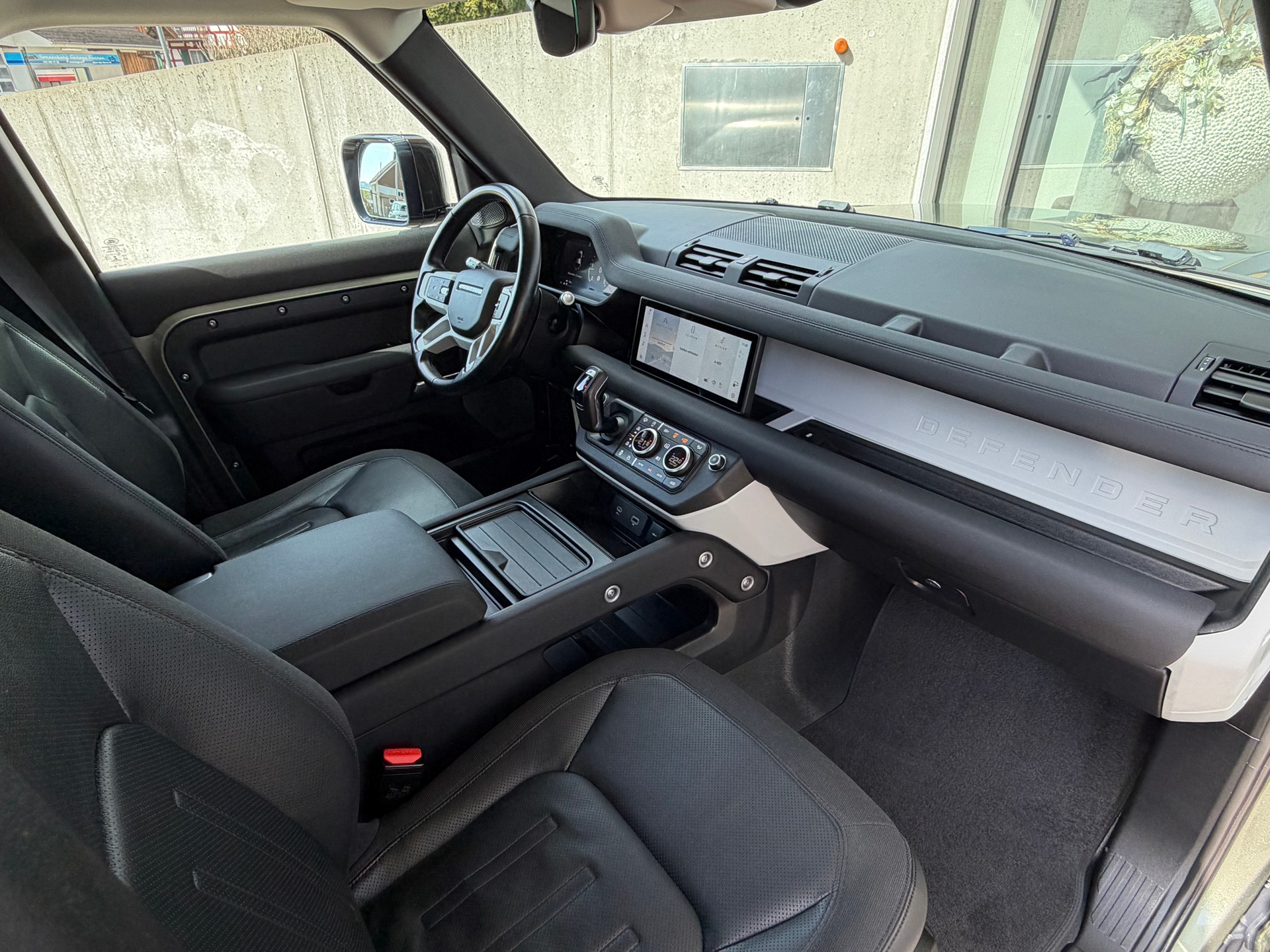 LAND ROVER Defender 110 D240 SD4 S AT8-image-10
