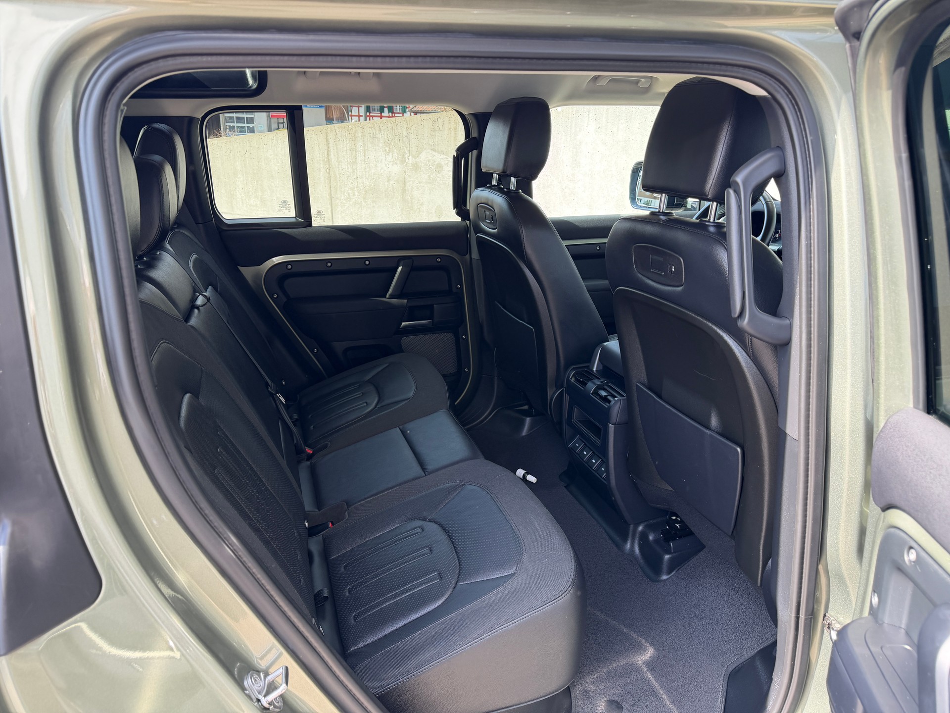LAND ROVER Defender 110 D240 SD4 S AT8-image-12