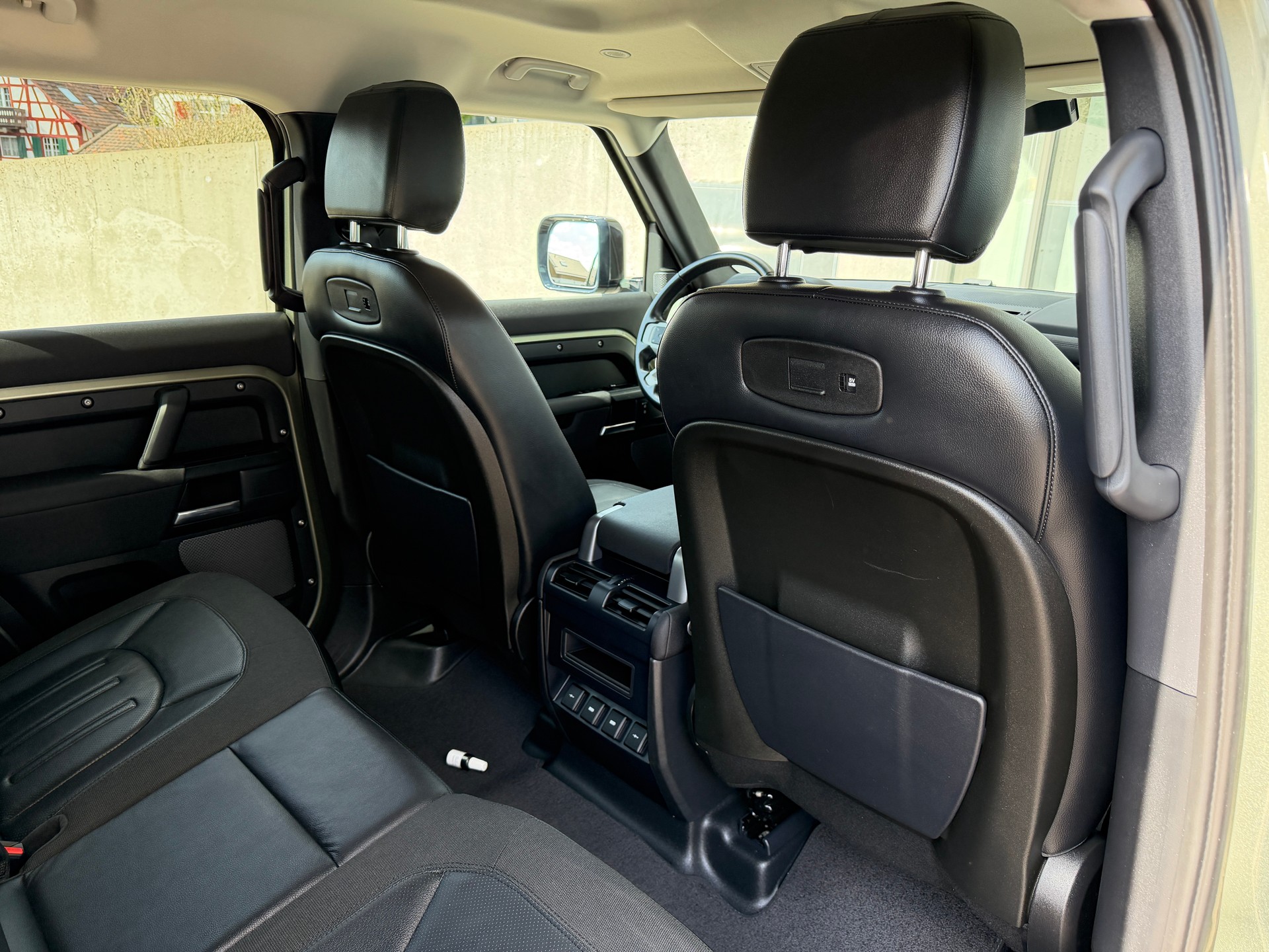LAND ROVER Defender 110 D240 SD4 S AT8-image-13