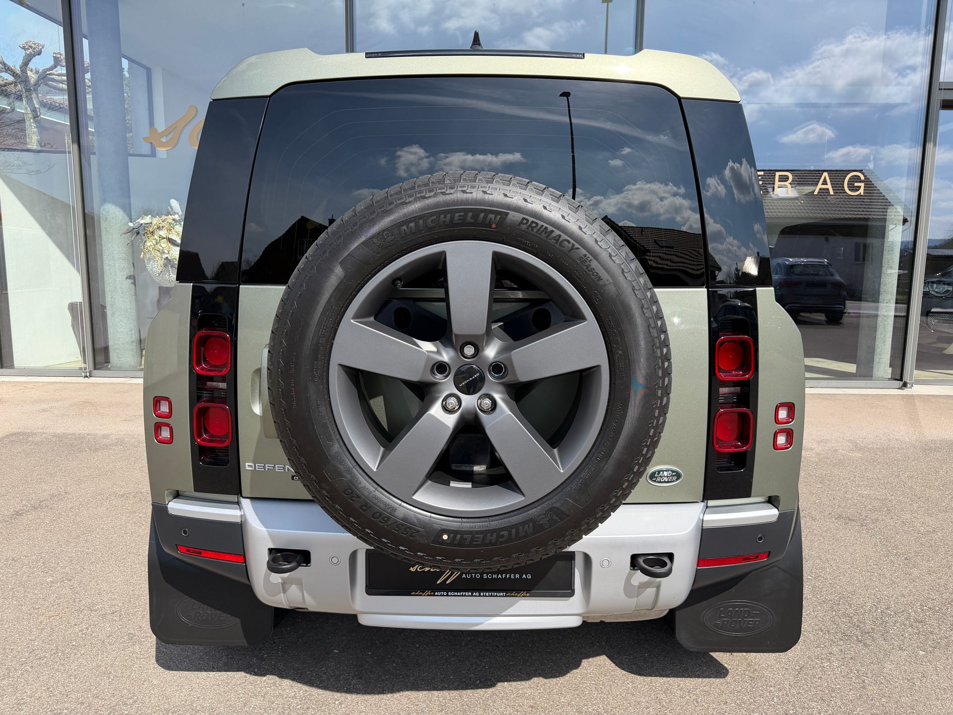 LAND ROVER Defender 110 D240 SD4 S AT8-image-7