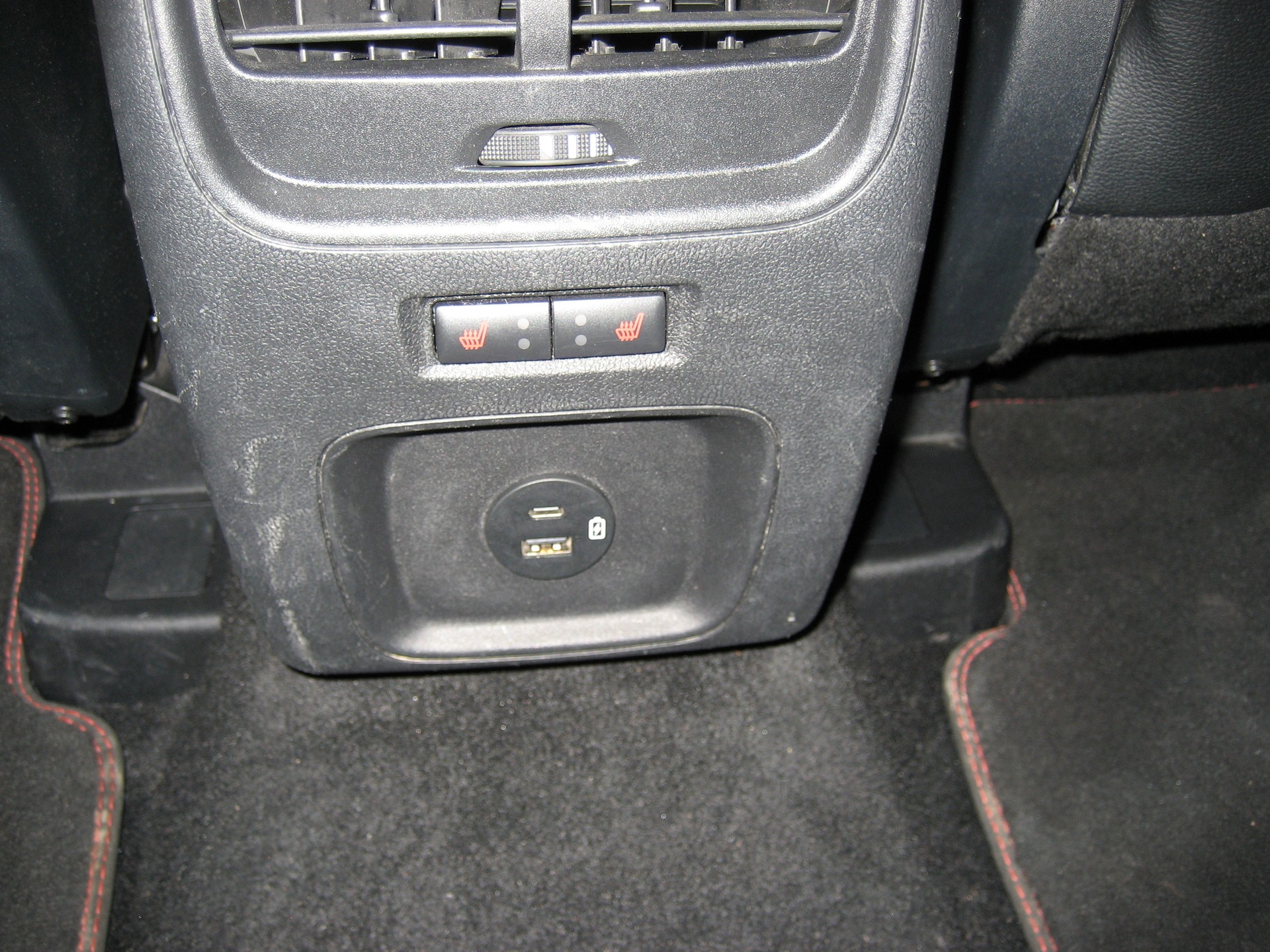 FORD Kuga 2.5 FHEV ST-Line X 4WD-image-8