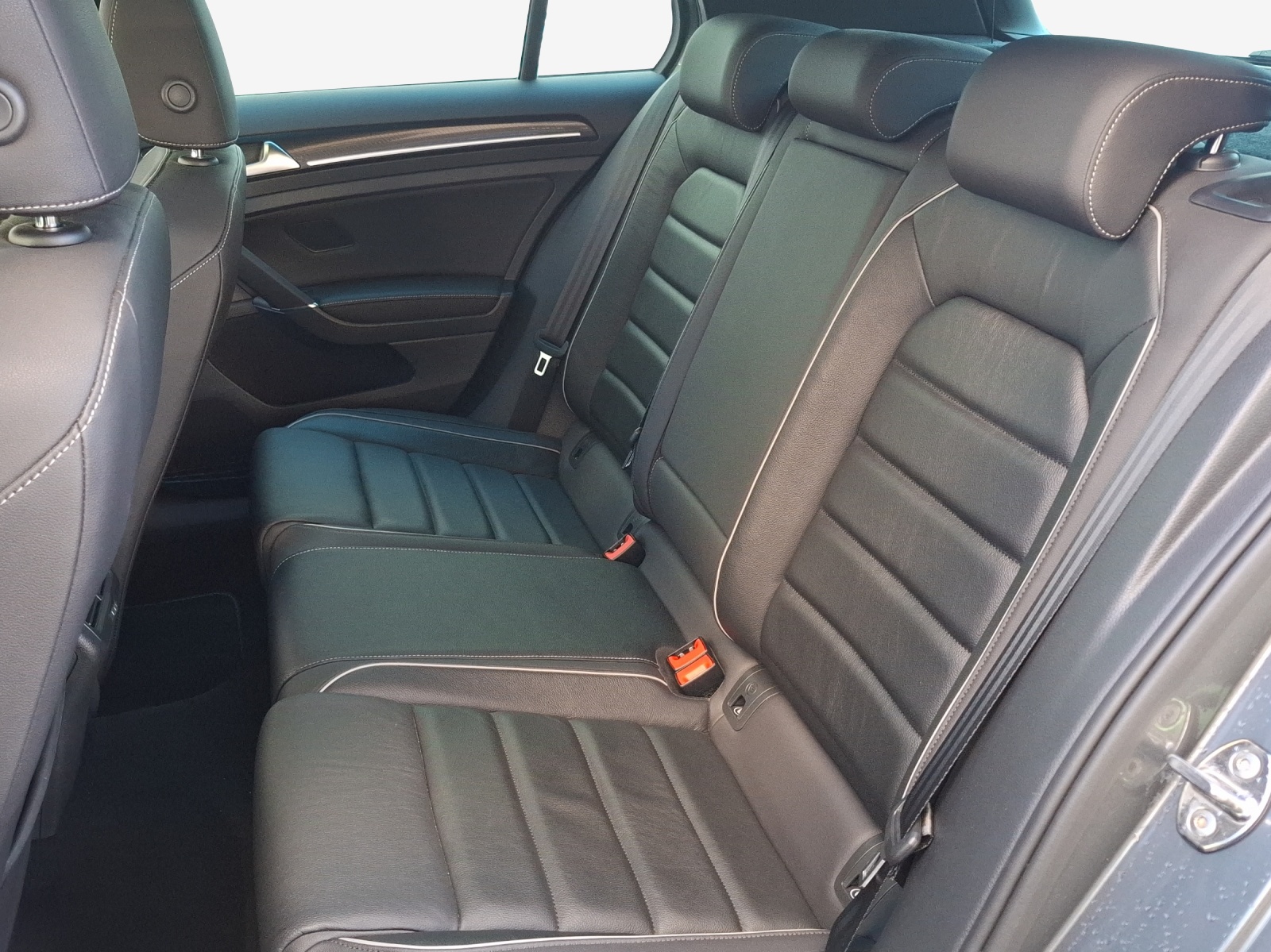 VW Golf 2.0 TSI R 4Motion DSG-image-11