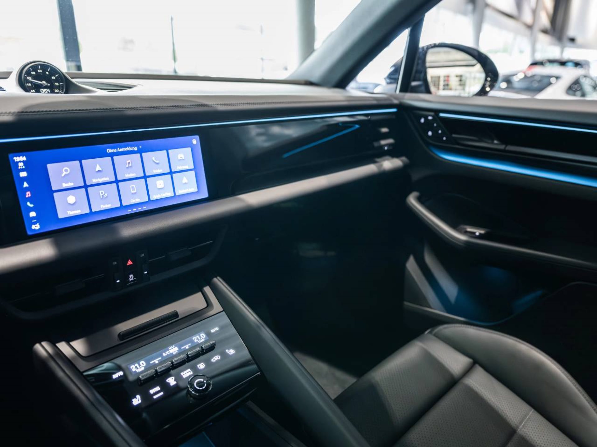 PORSCHE Macan-image-17