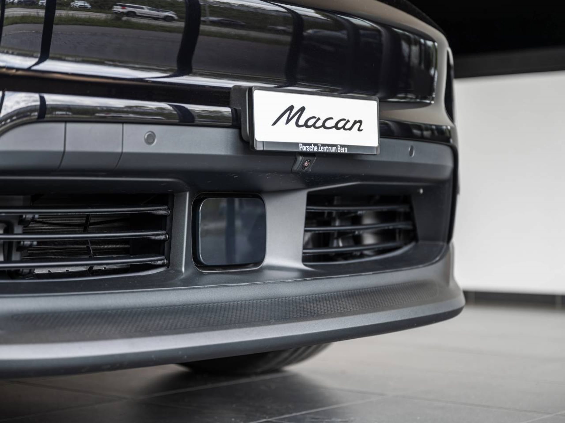PORSCHE Macan-image-26