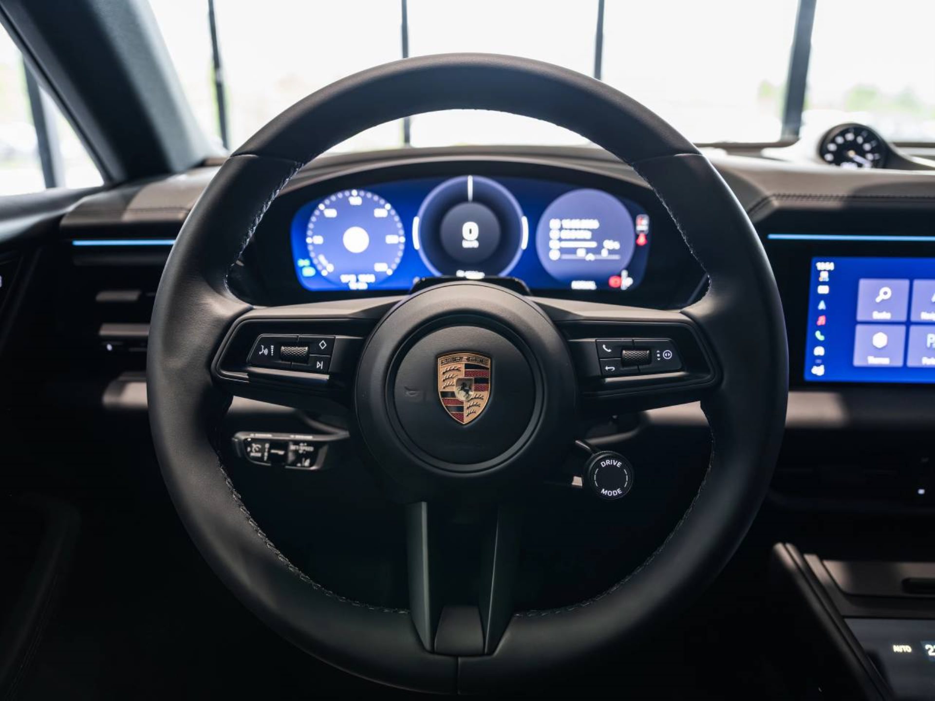 PORSCHE Macan-image-13