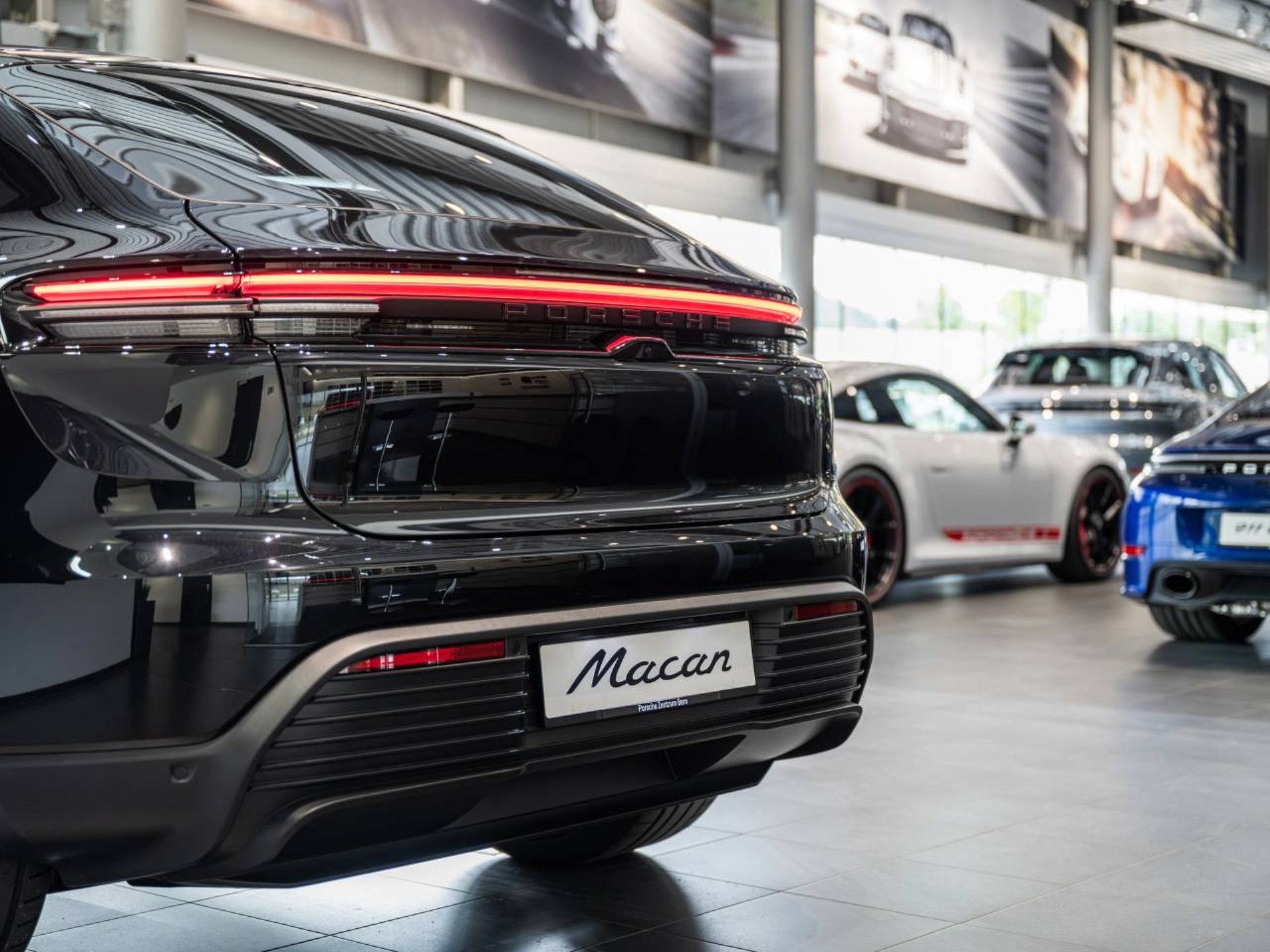 PORSCHE Macan-image-27
