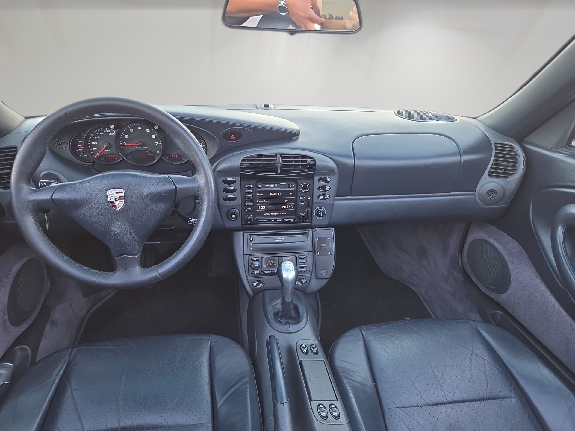 PORSCHE 911 Carrera Cabrio-image-7