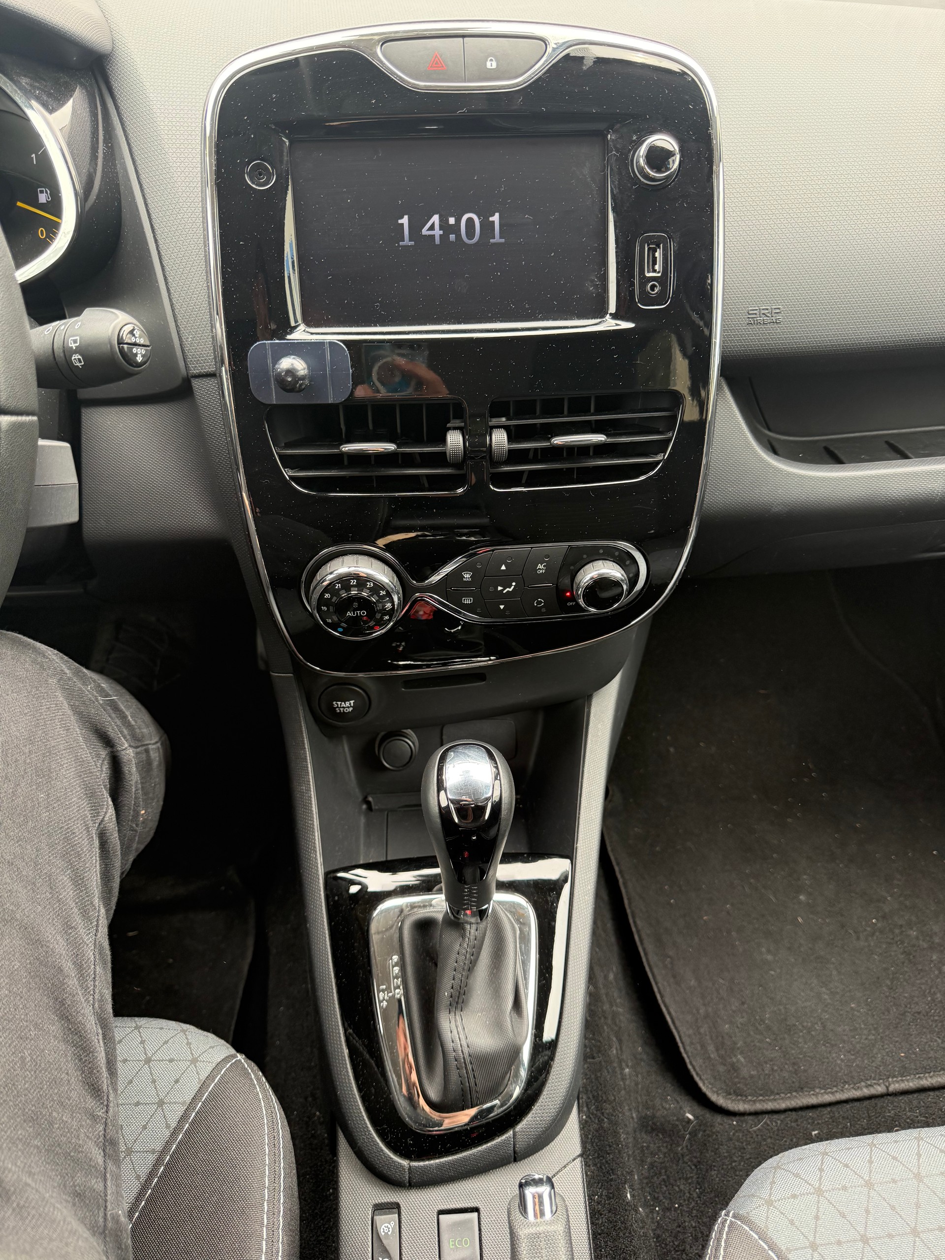 RENAULT Clio Grandtour 1.2 16V T Swiss Edition EDC-image-12