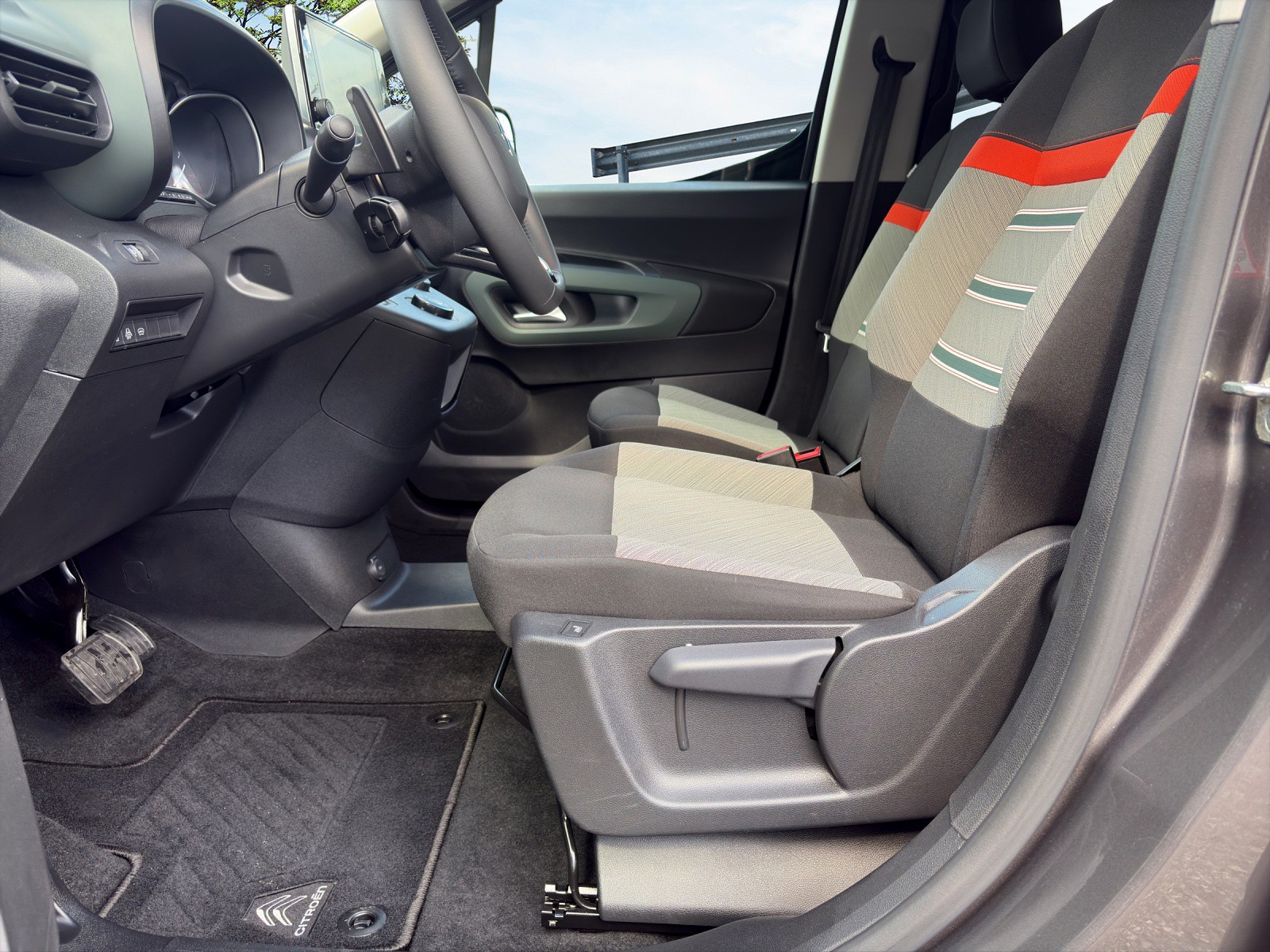 CITROEN Berlingo 1.5 BlueHDi Shine EAT8-image-6