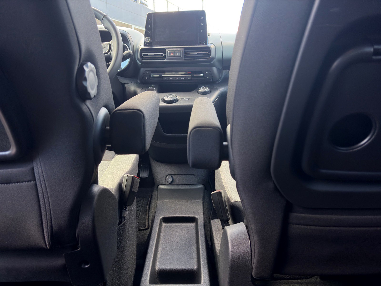 CITROEN Berlingo 1.5 BlueHDi Shine EAT8-image-14