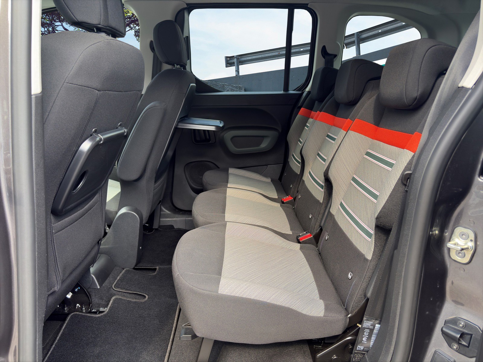 CITROEN Berlingo 1.5 BlueHDi Shine EAT8-image-7