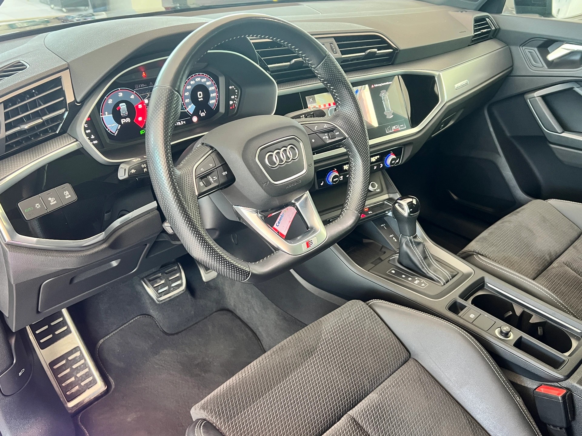 AUDI Q3 S line quattro S-tronic 2.0TDI 190PS-image-16