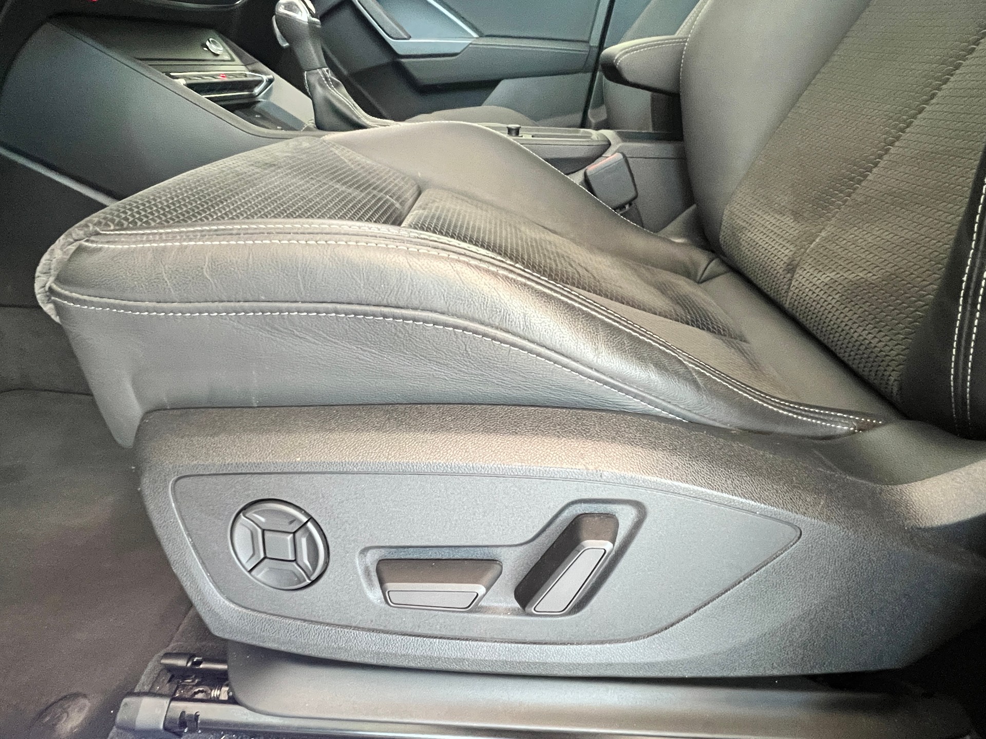 AUDI Q3 S line quattro S-tronic 2.0TDI 190PS-image-27