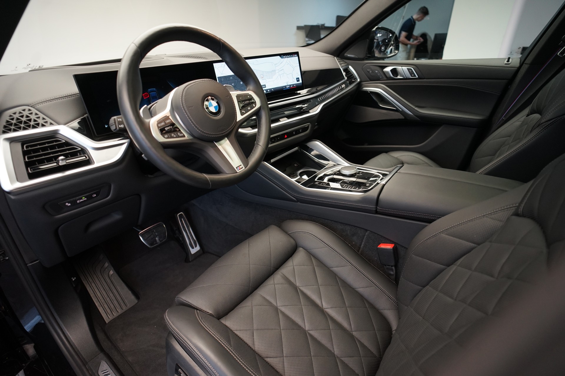 BMW X6 xDrive 48V 40d M Sport Pro Steptronic *Panorama* *AHK* *Standheizung*-image-13