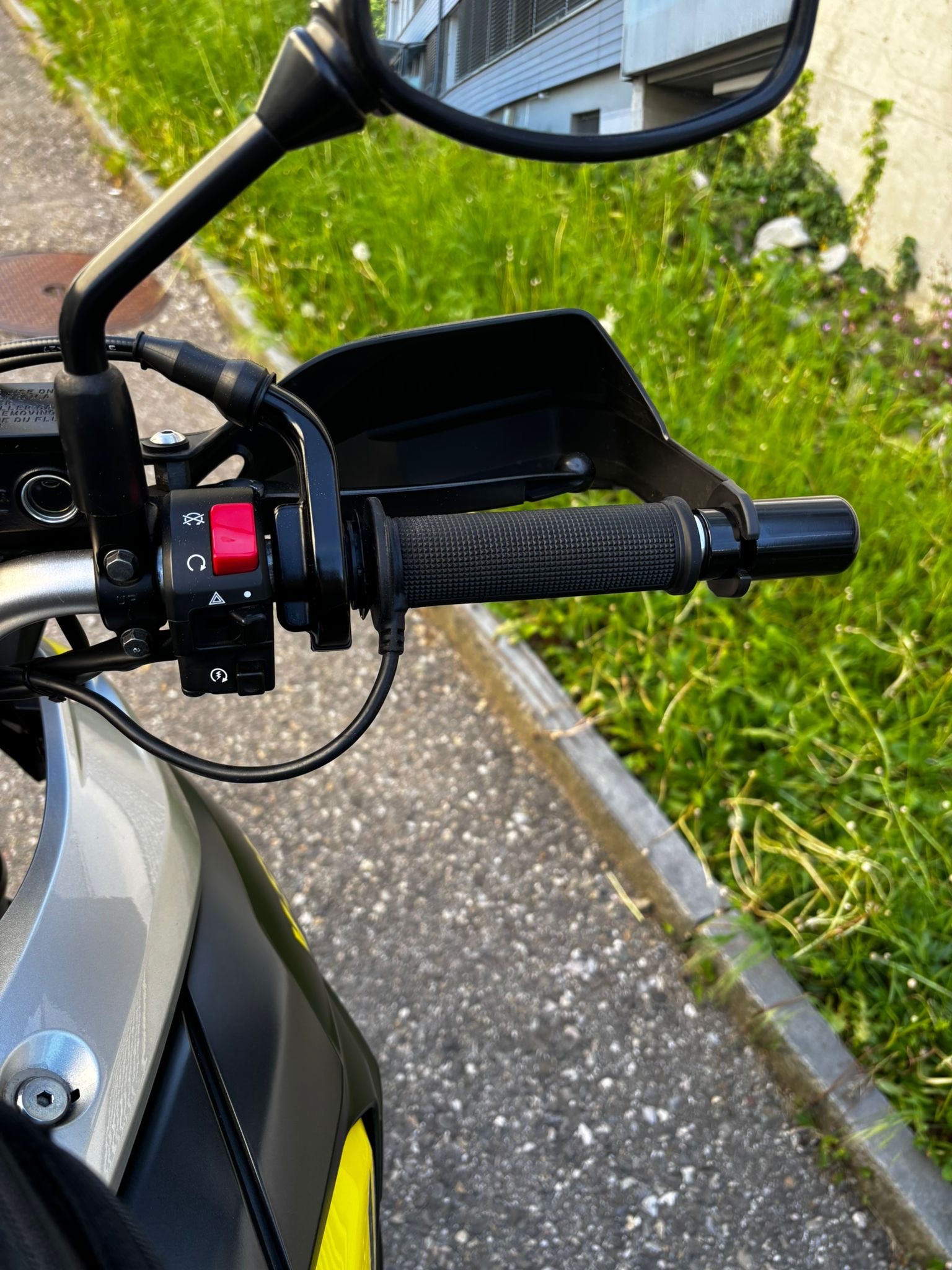 SUZUKI DL 1000 XA Xplorer ABS L8-image-9