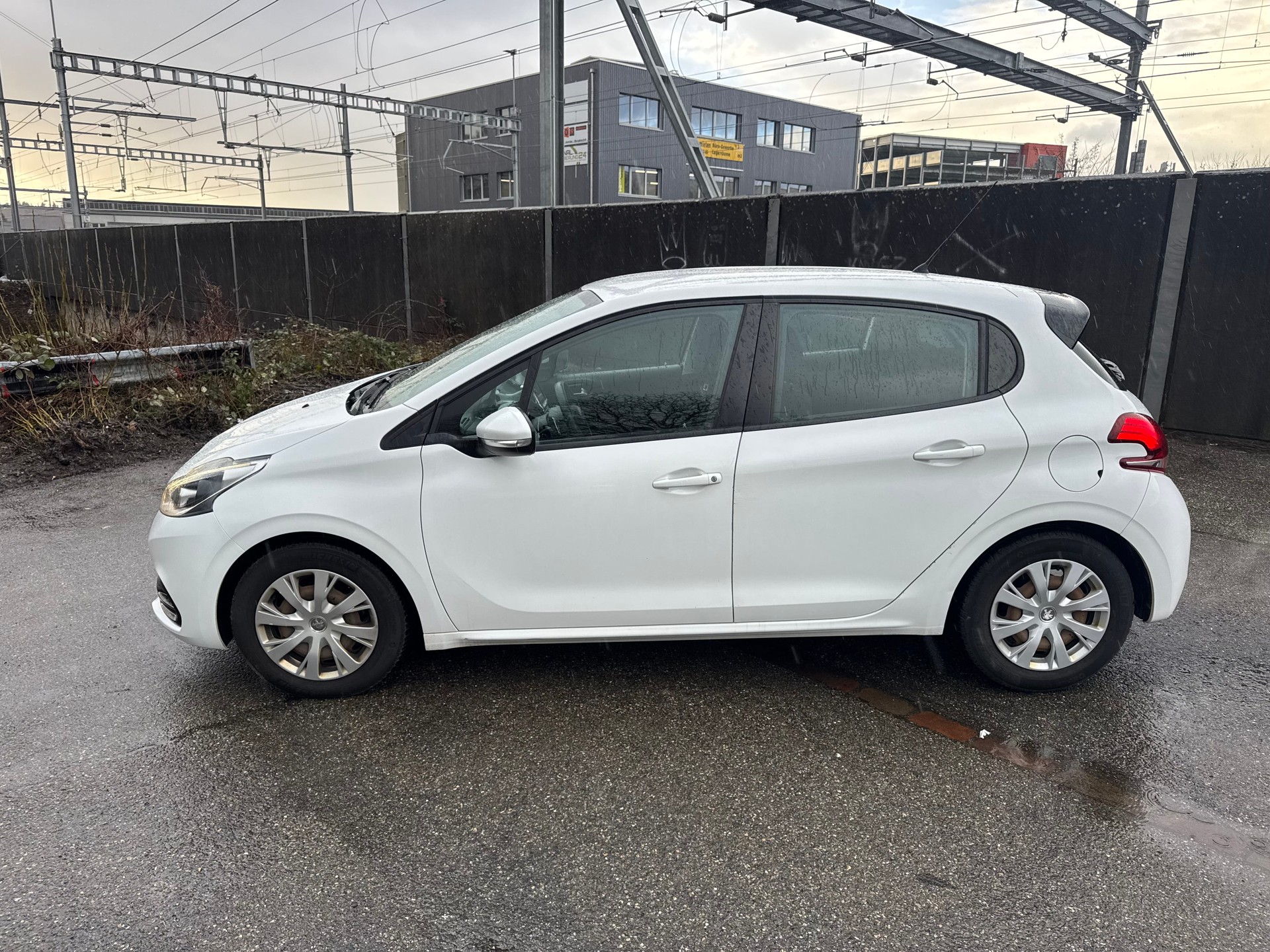 PEUGEOT 208-showroom-element-1