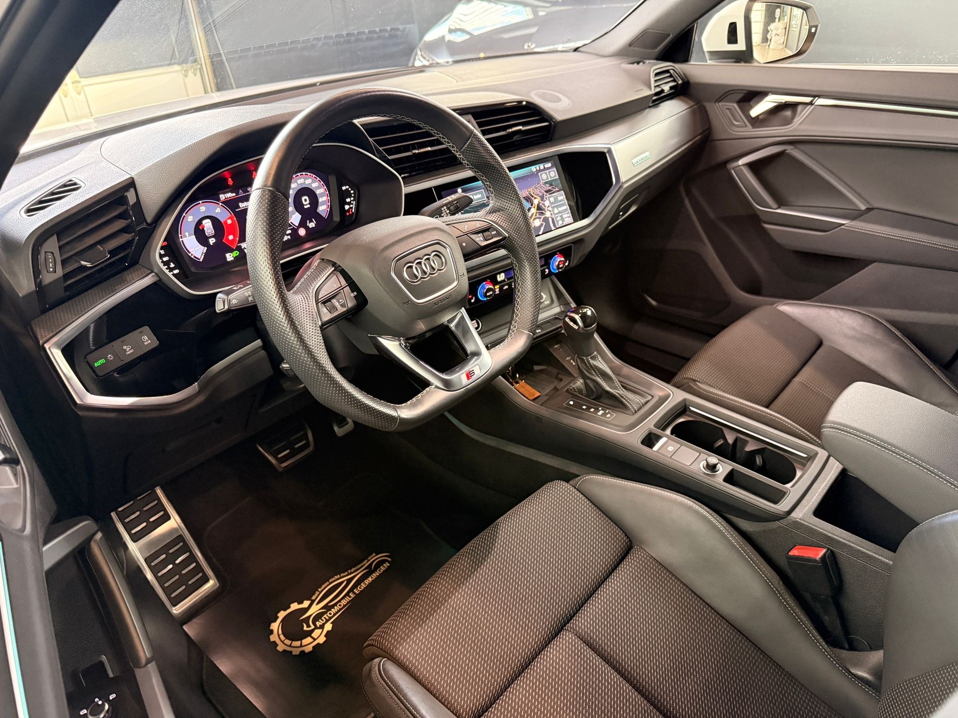 AUDI Q3 40 TDI S line Attraction quattro S-tronic-image-8