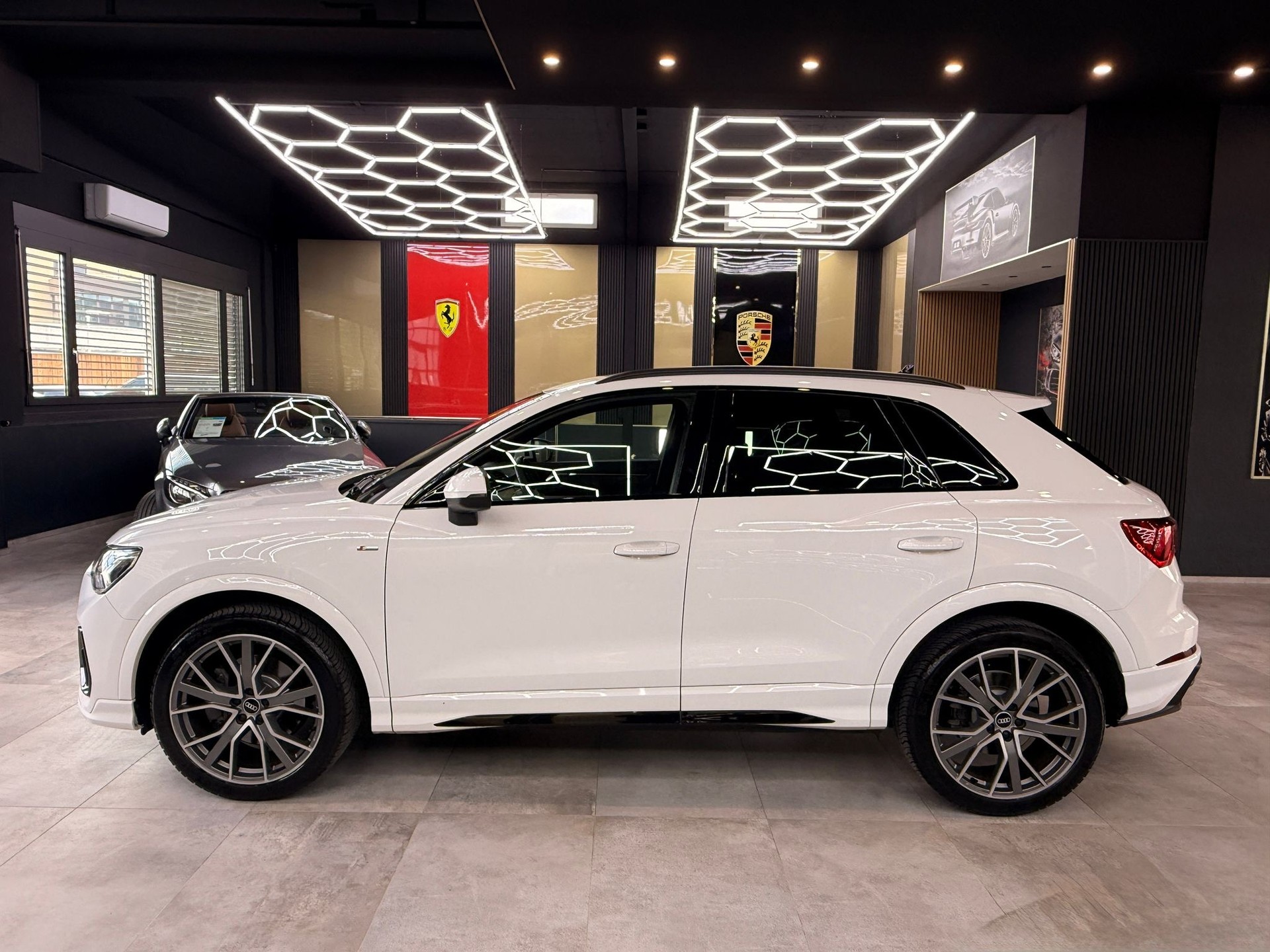 AUDI Q3 40 TDI S line Attraction quattro S-tronic-image-7