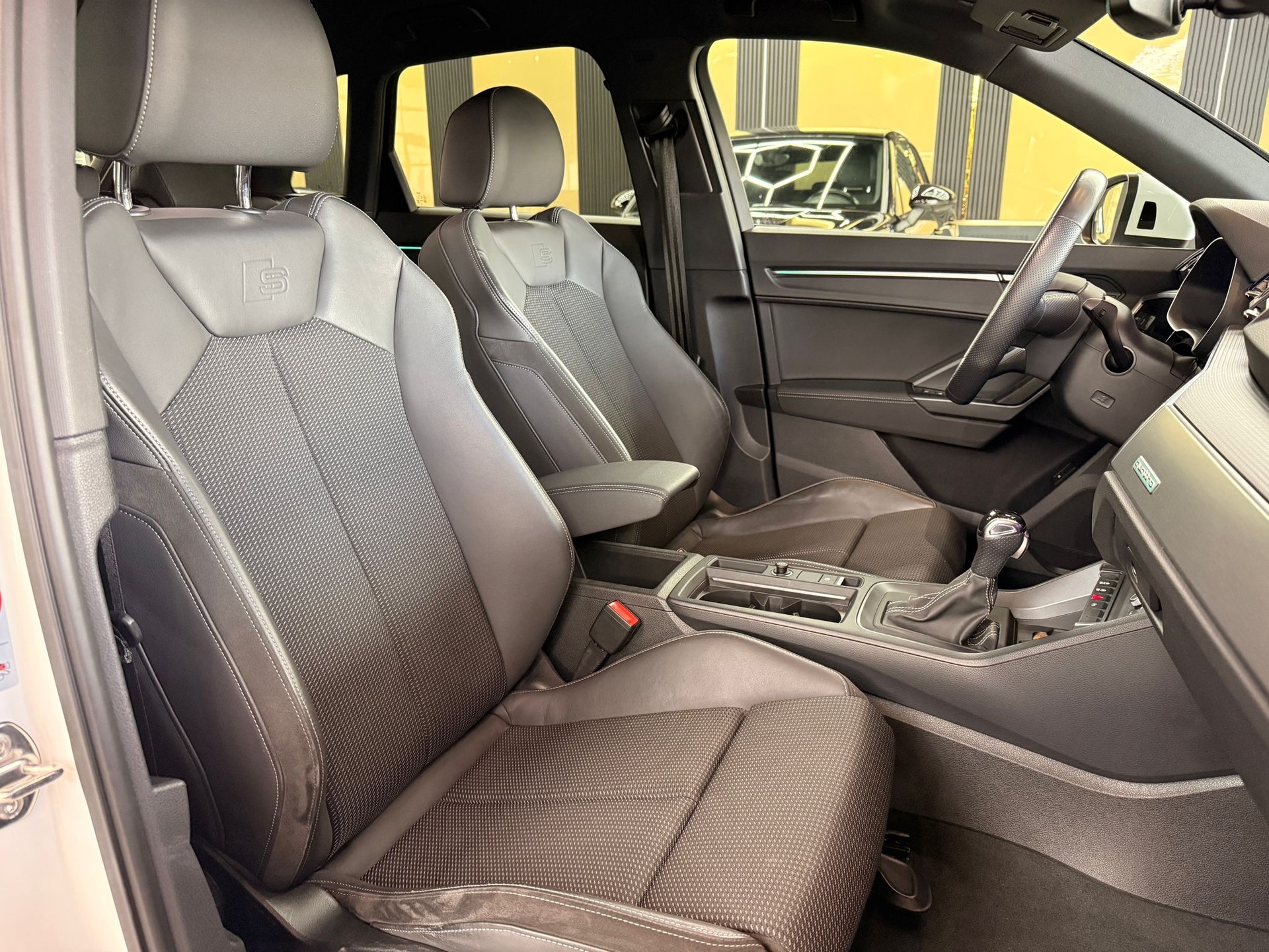 AUDI Q3 40 TDI S line Attraction quattro S-tronic-image-11