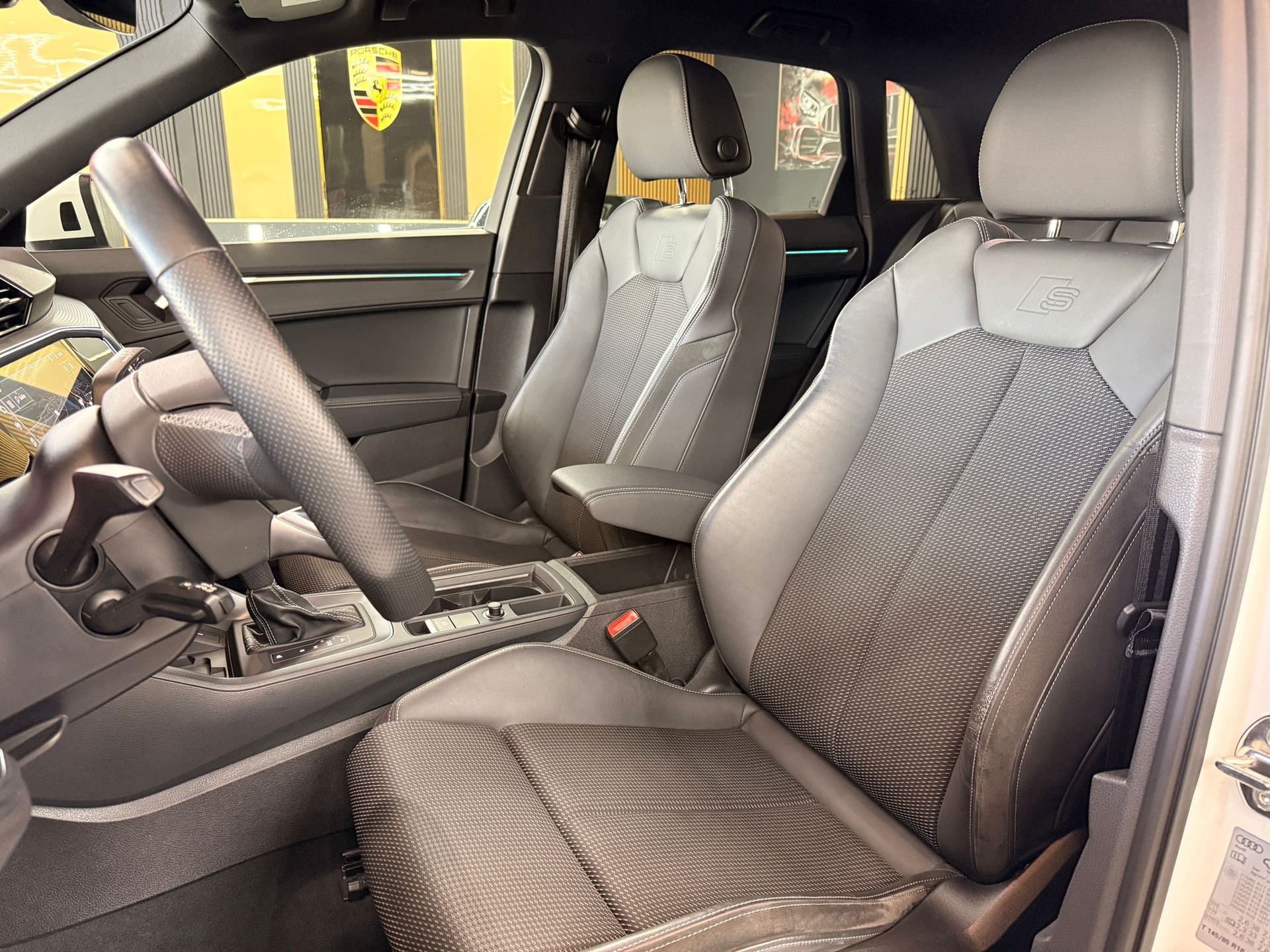 AUDI Q3 40 TDI S line Attraction quattro S-tronic-image-9