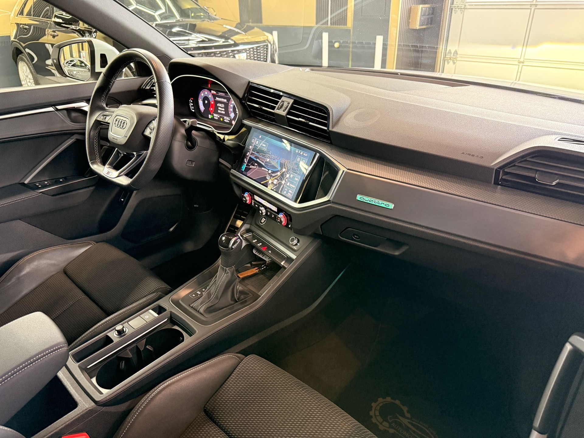 AUDI Q3 40 TDI S line Attraction quattro S-tronic-image-10