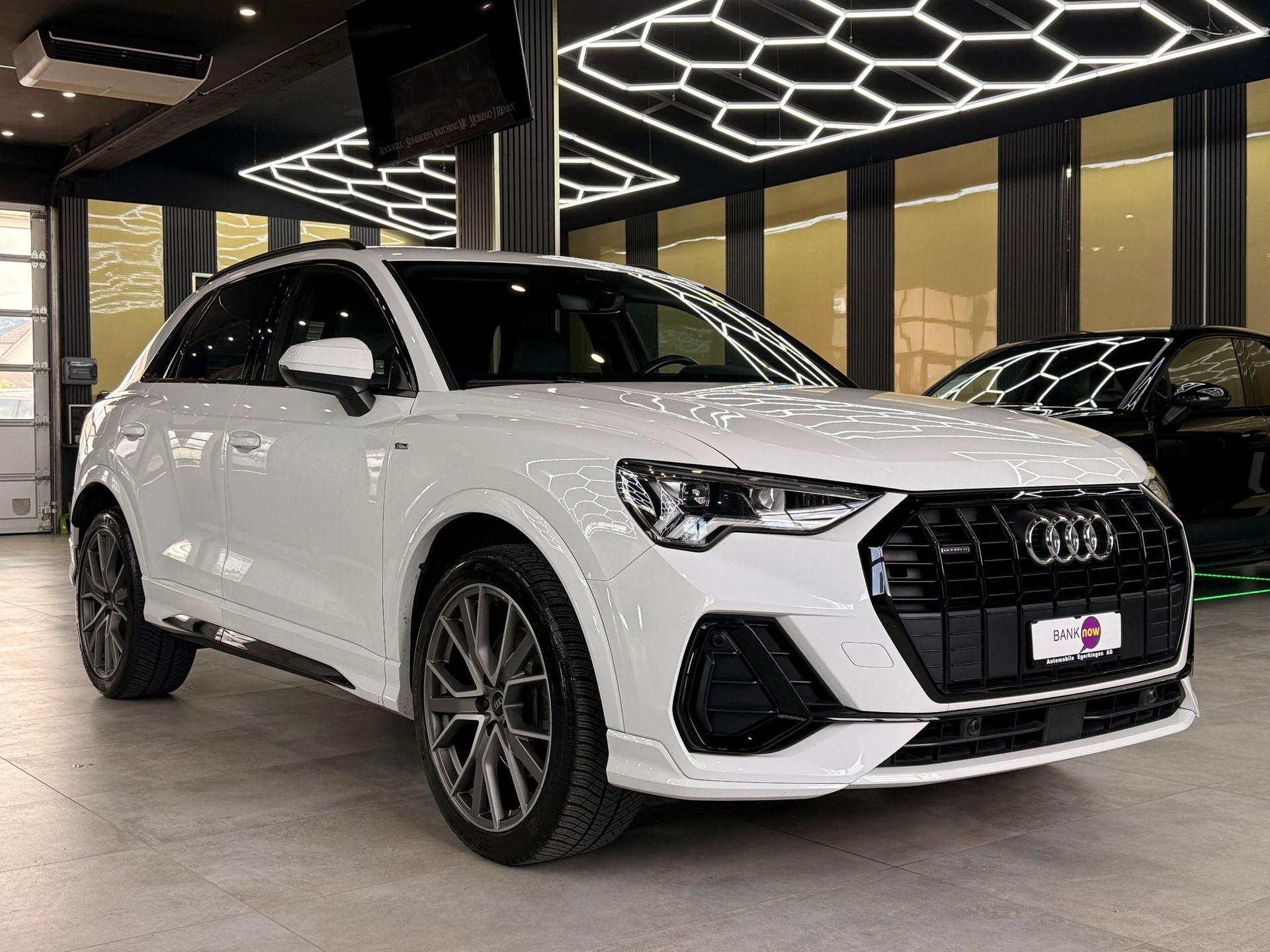 AUDI Q3 40 TDI S line Attraction quattro S-tronic-showroom-element-2