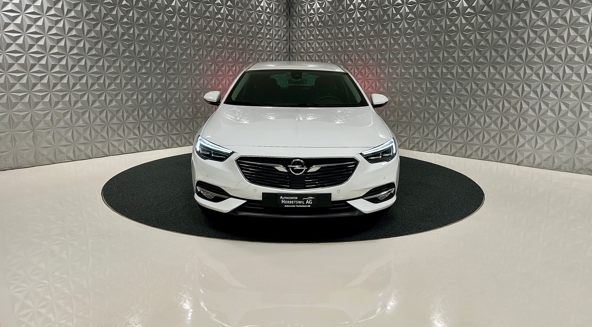 OPEL Insignia 1.6 CDTI Sports Tourer Edition Automatic-showroom-element-1