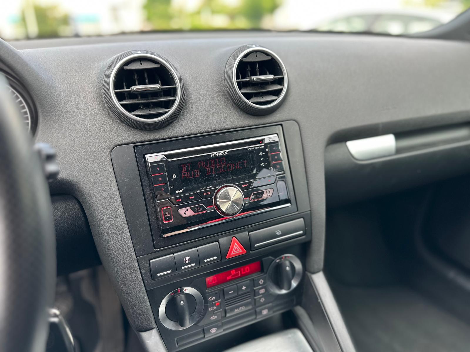 AUDI A3 Sportback 1.8 Turbo S-LINE-image-10