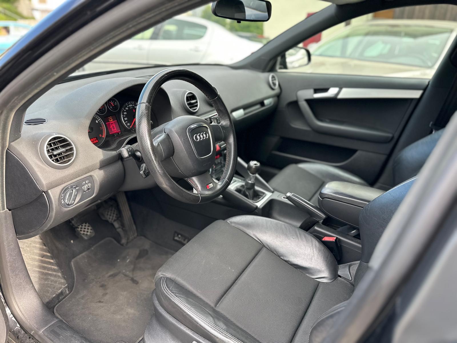 AUDI A3 Sportback 1.8 Turbo S-LINE-image-6