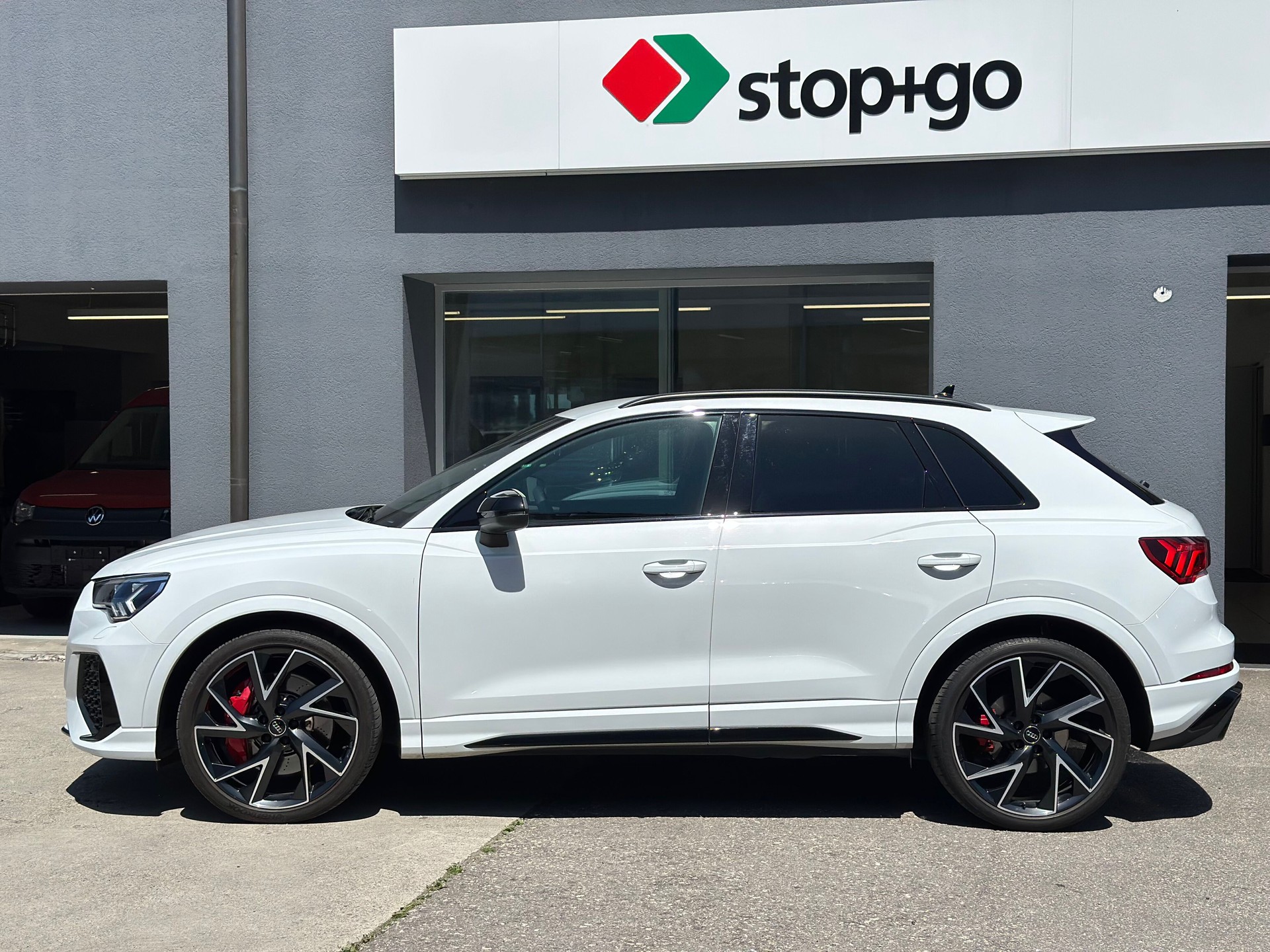 AUDI RS Q3 2.5 TFSI quattro S tronic-image-2