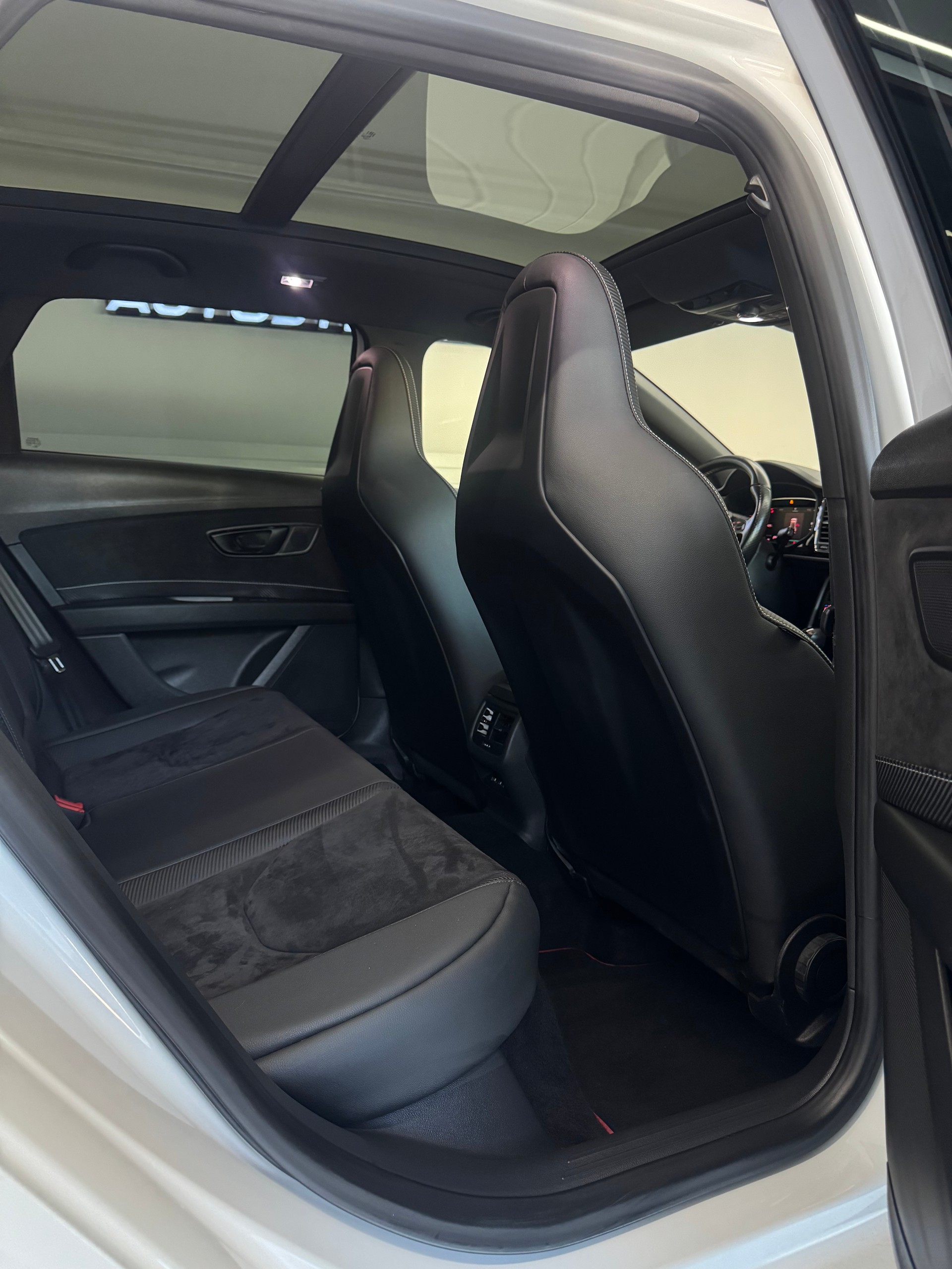 SEAT Leon ST 2.0 TSI Cupra 300 4 Drive DSG*CH-Fahrzeug*-image-12