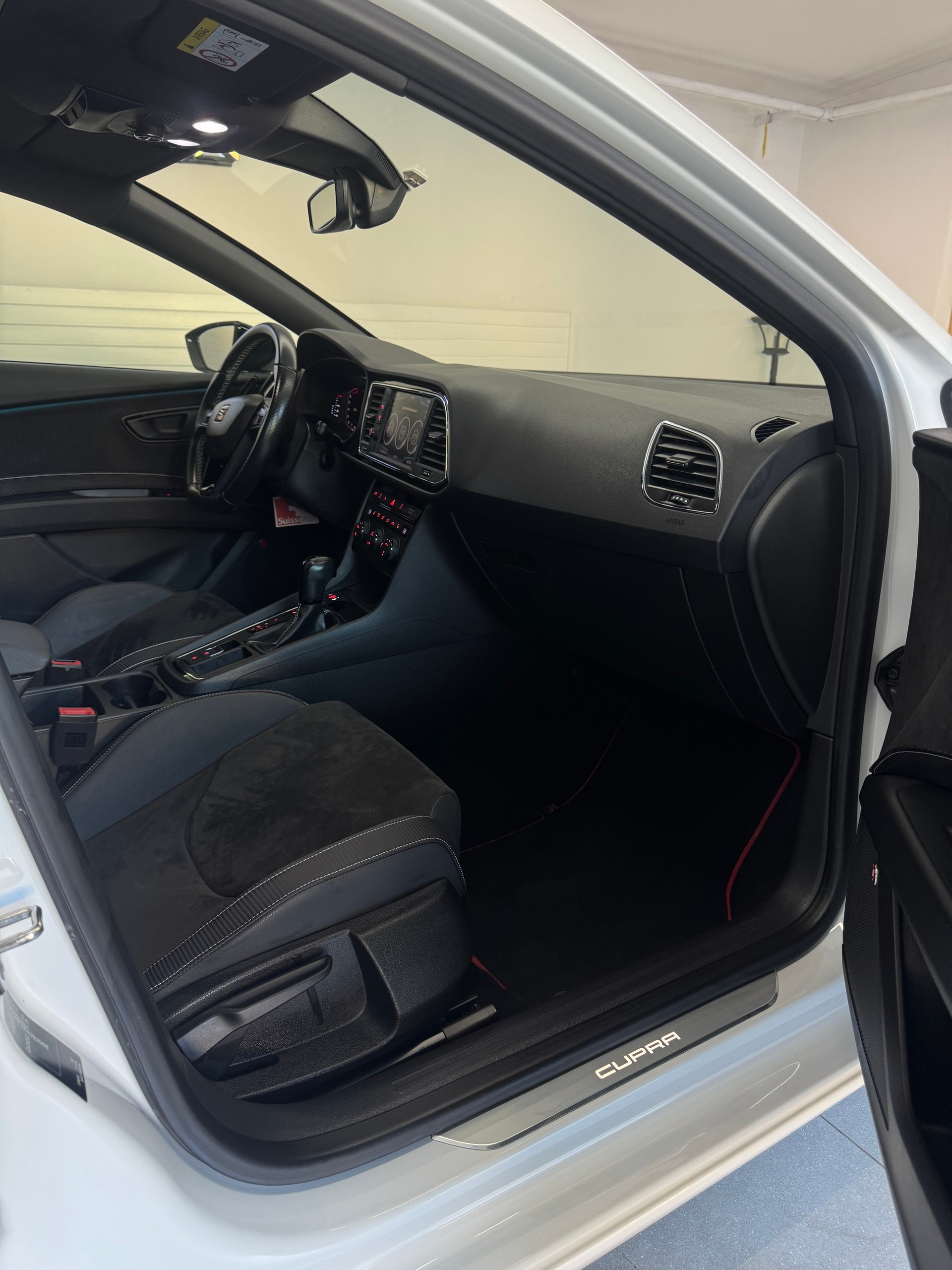 SEAT Leon ST 2.0 TSI Cupra 300 4 Drive DSG*CH-Fahrzeug*-image-11
