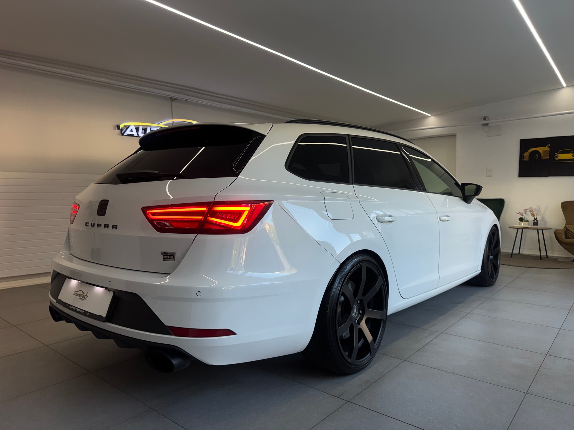 SEAT Leon ST 2.0 TSI Cupra 300 4 Drive DSG*CH-Fahrzeug*-image-4