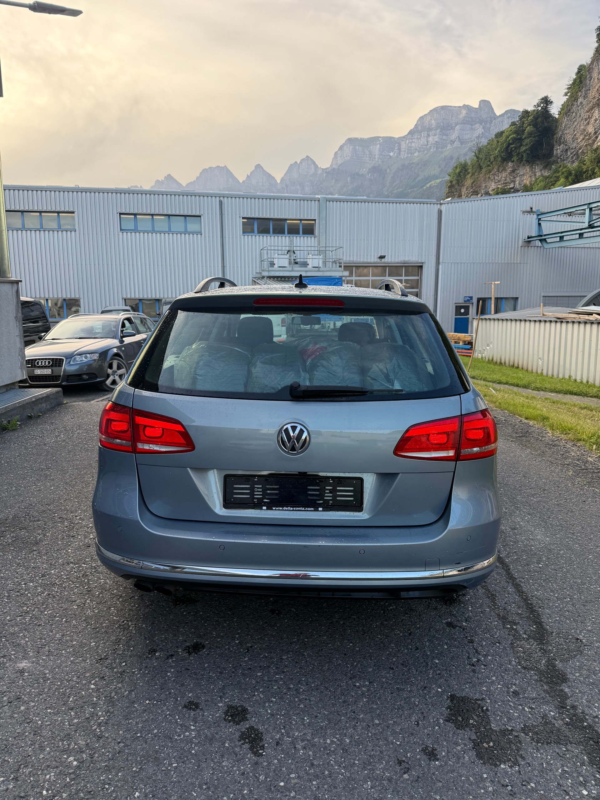 VW Passat Variant 2.0 TDI BMT Trendline-image-16