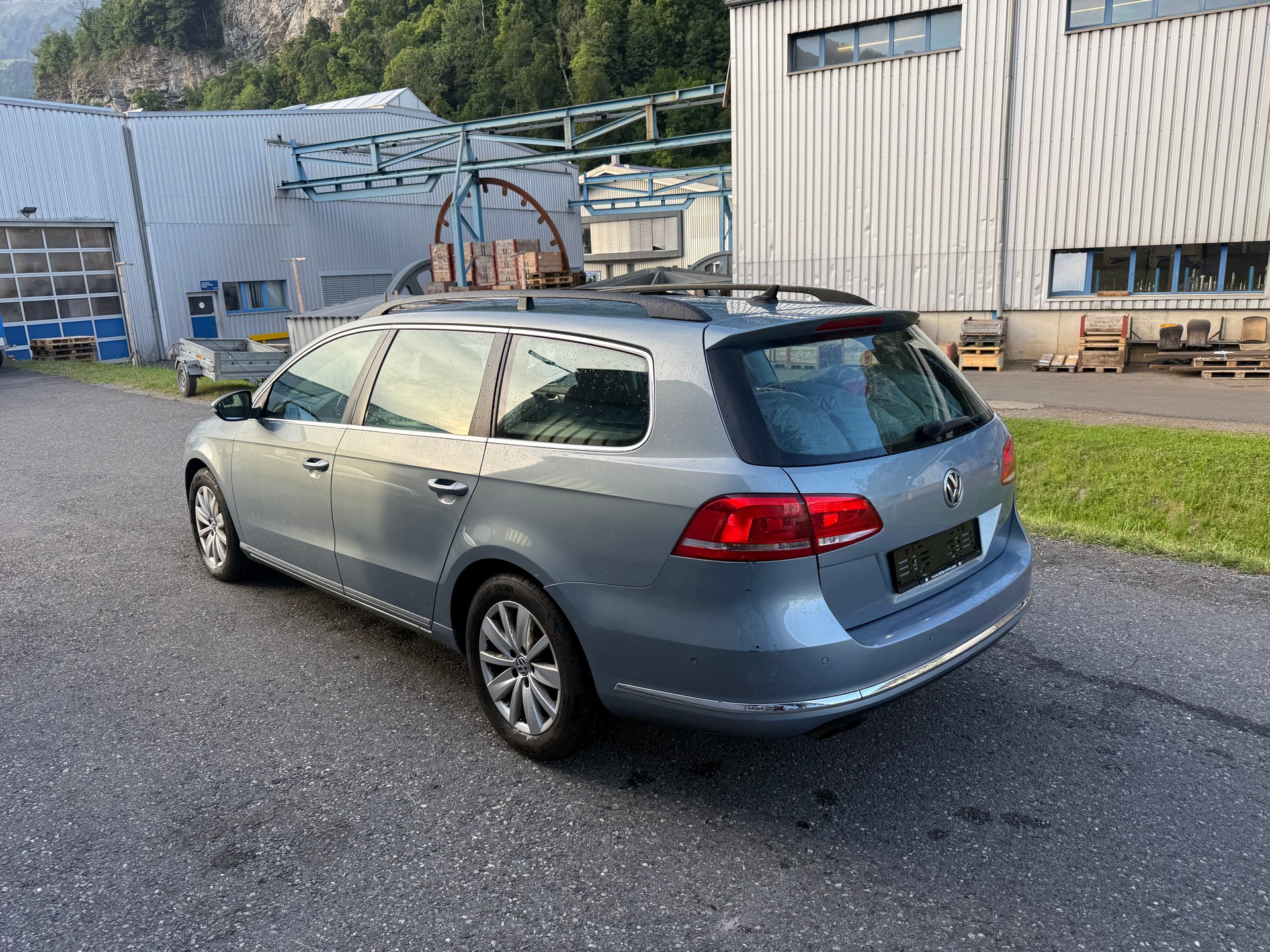 VW Passat Variant 2.0 TDI BMT Trendline-image-13