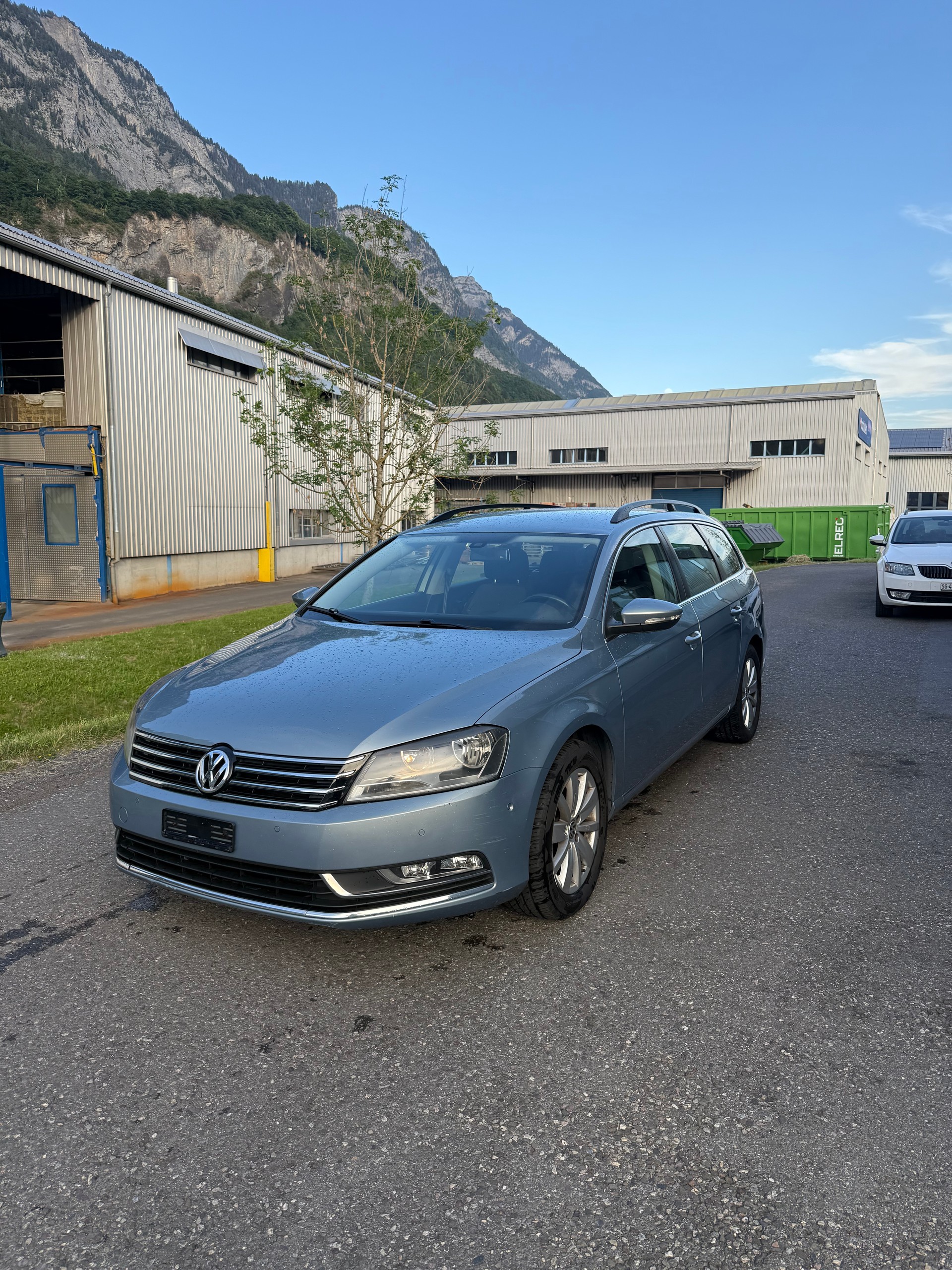 VW Passat Variant 2.0 TDI BMT Trendline-image-4