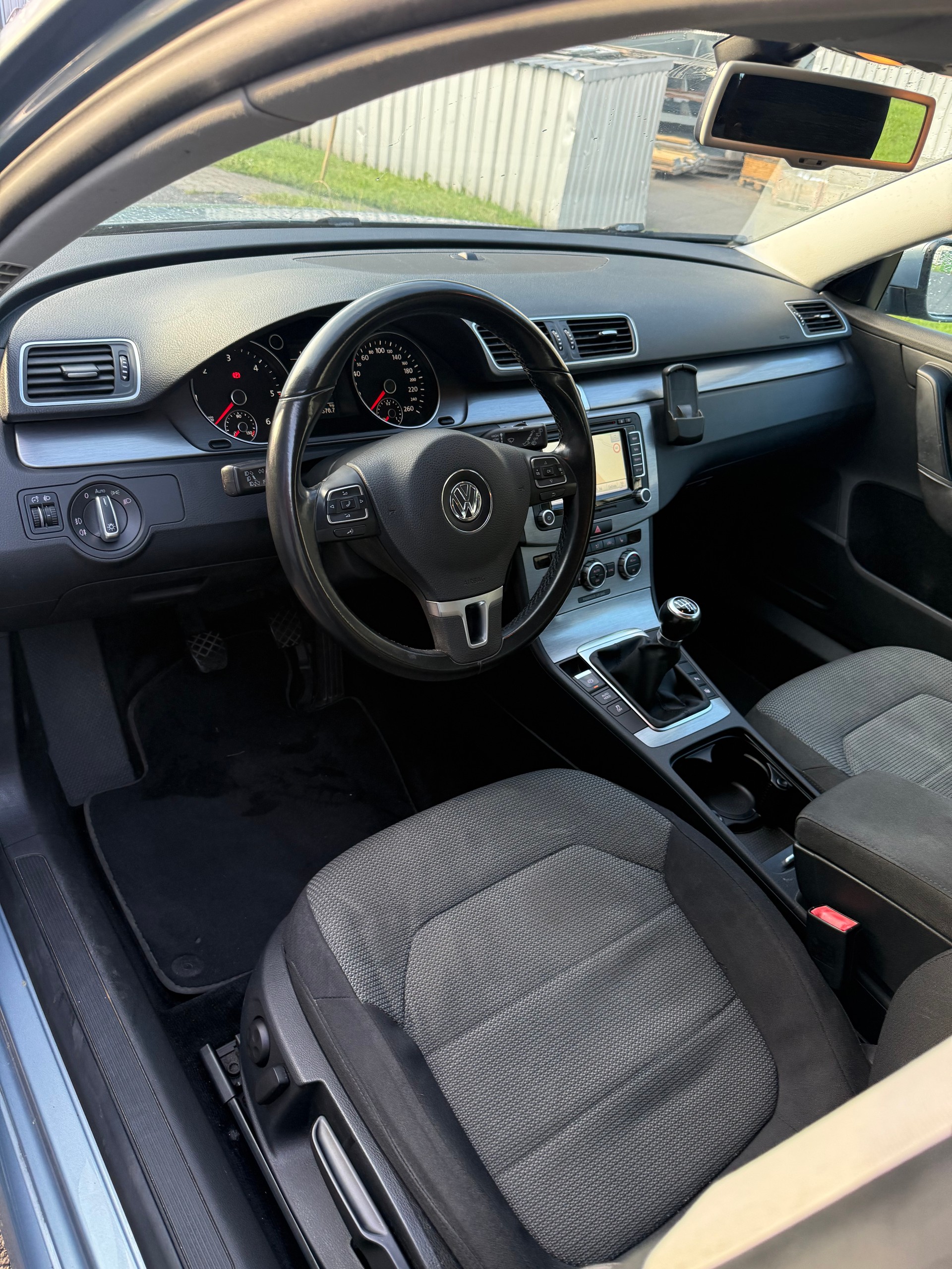 VW Passat Variant 2.0 TDI BMT Trendline-image-5
