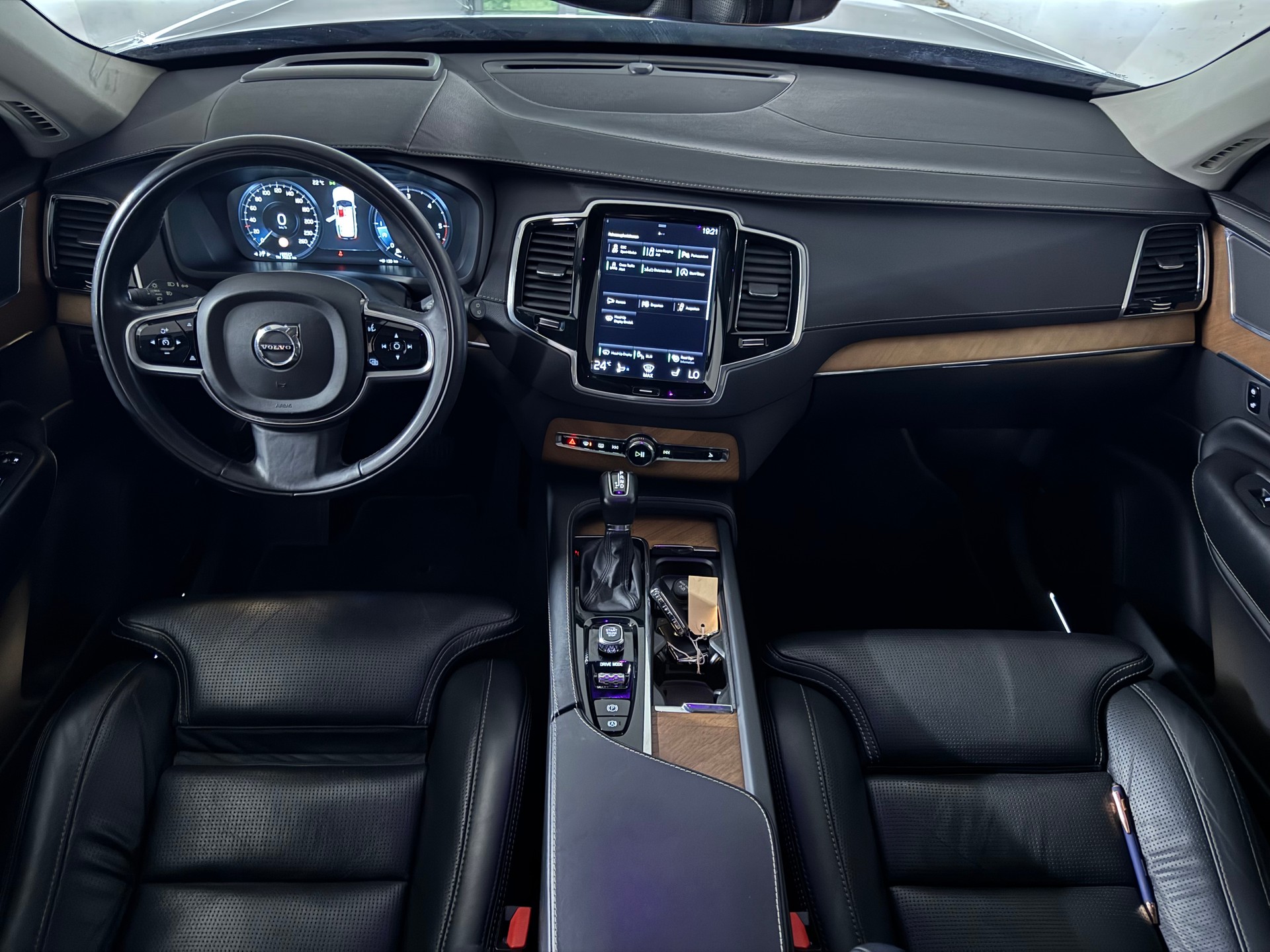 VOLVO XC90 D5 AWD Inscription Geartronic-image-11