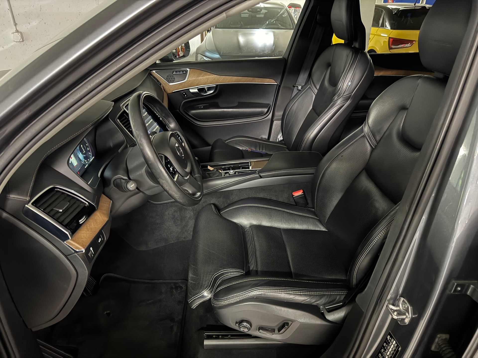 VOLVO XC90 D5 AWD Inscription Geartronic-image-9