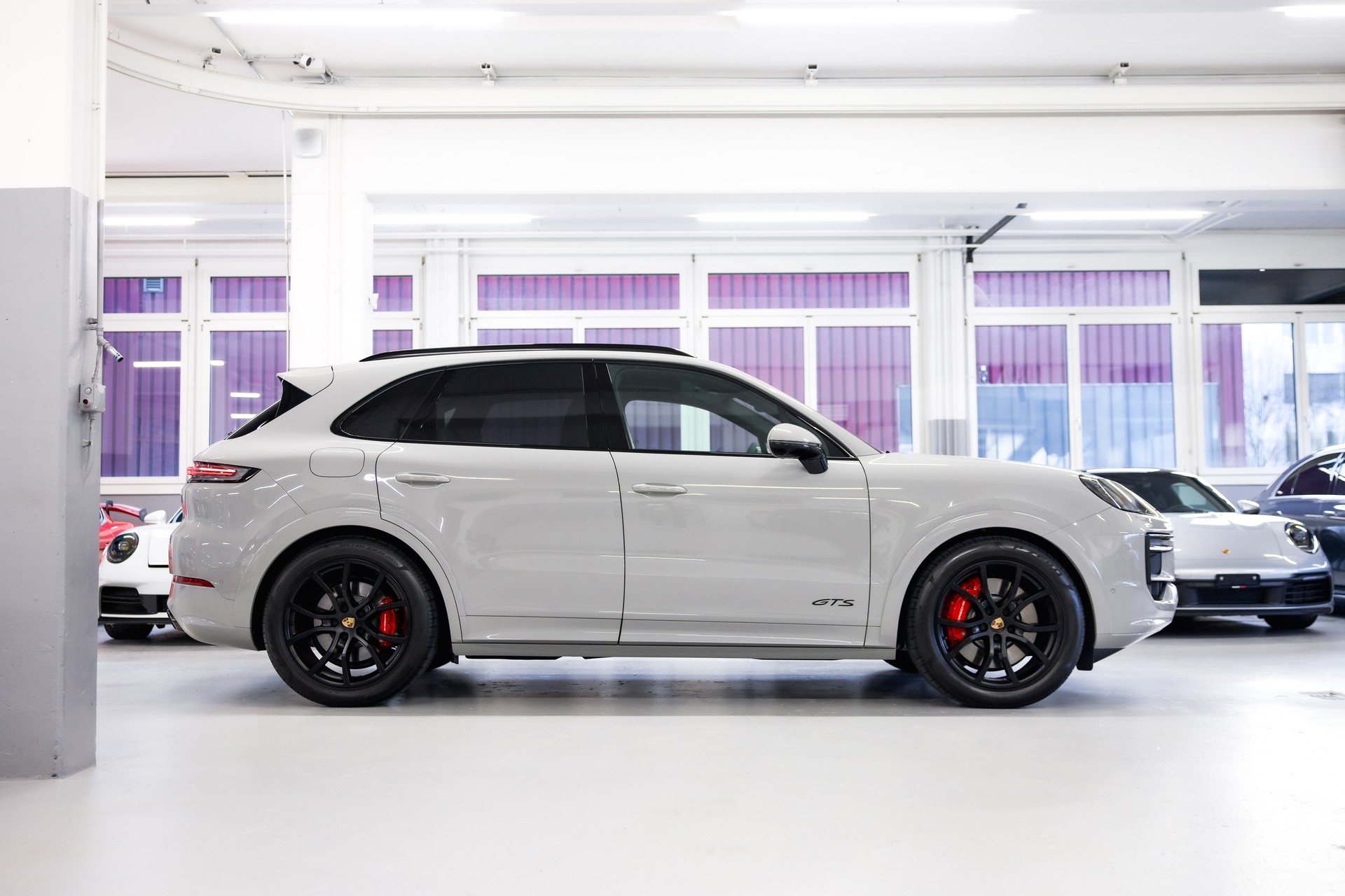PORSCHE Cayenne GTS Tiptronic-showroom-element-3