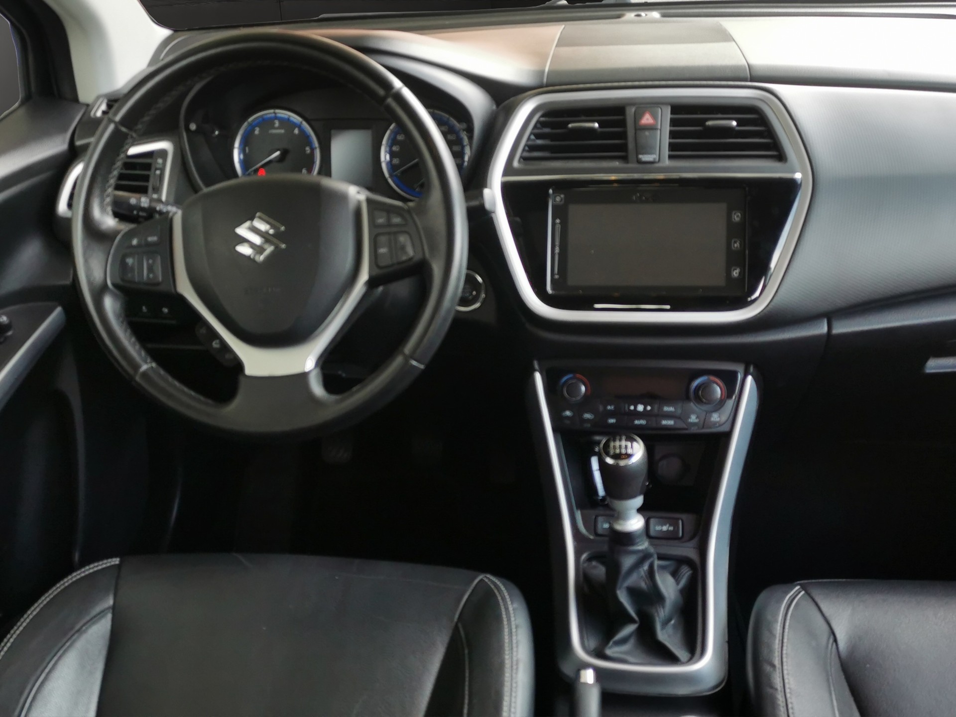 SUZUKI SX4 S-Cross 1.6 TD Sergio Cellano Top 4WD-image-16
