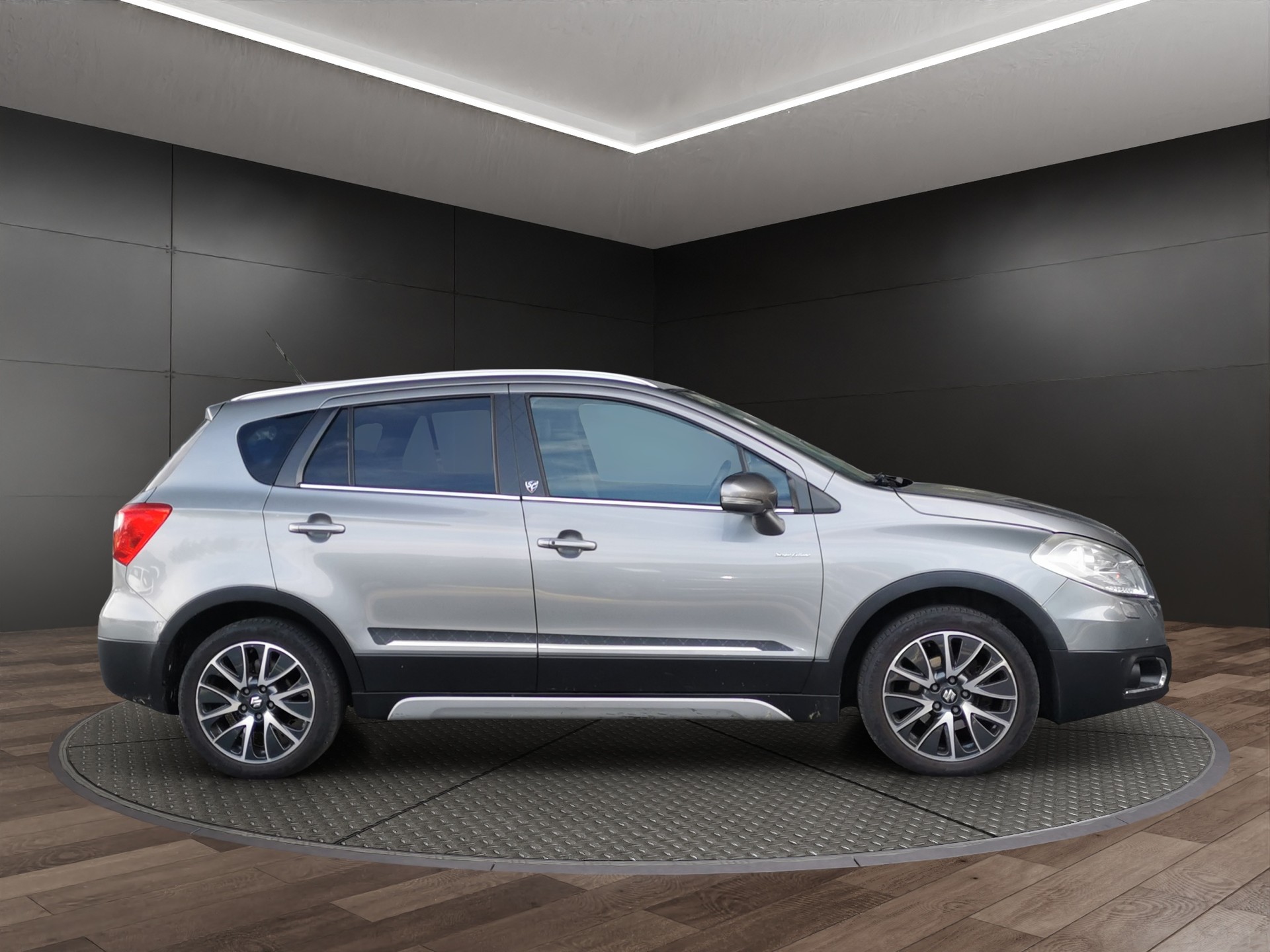 SUZUKI SX4 S-Cross 1.6 TD Sergio Cellano Top 4WD-image-4