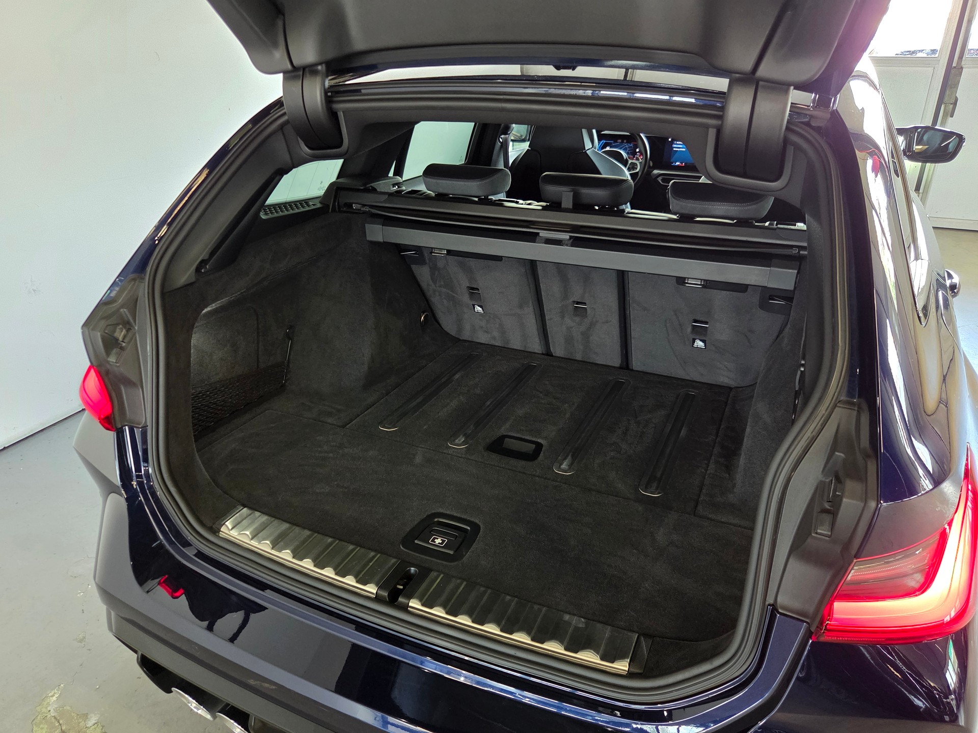 BMW M3 Competition xDrive Touring-image-24