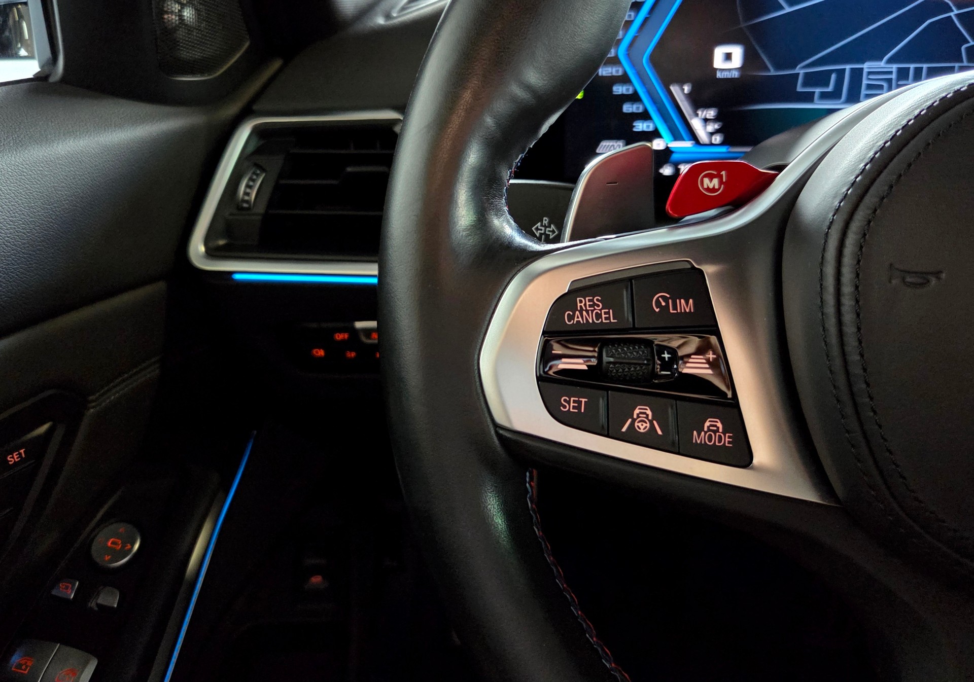BMW M3 Competition xDrive Touring-image-13