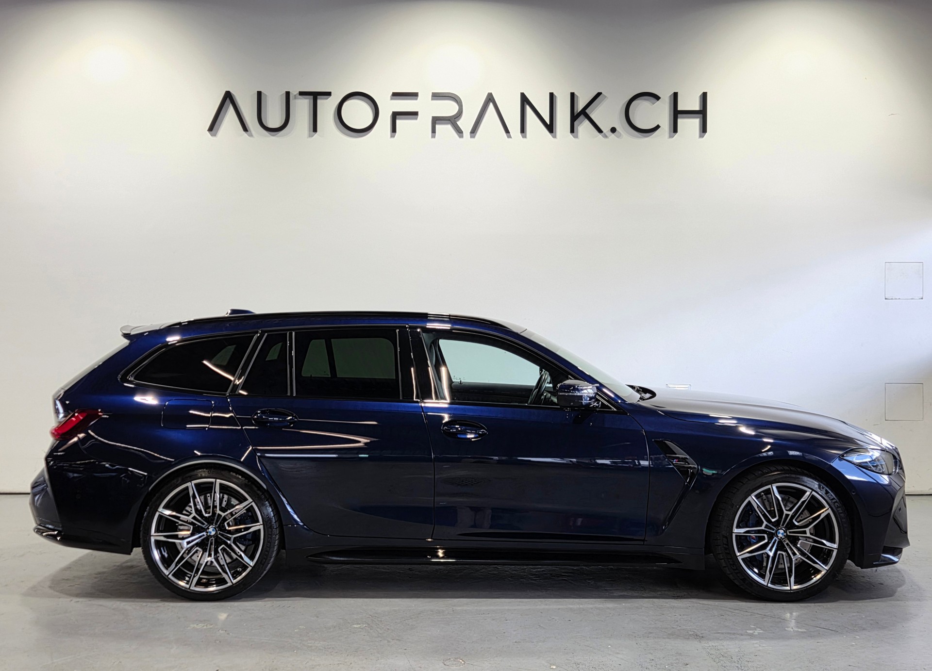 BMW M3 Competition xDrive Touring-showroom-element-1