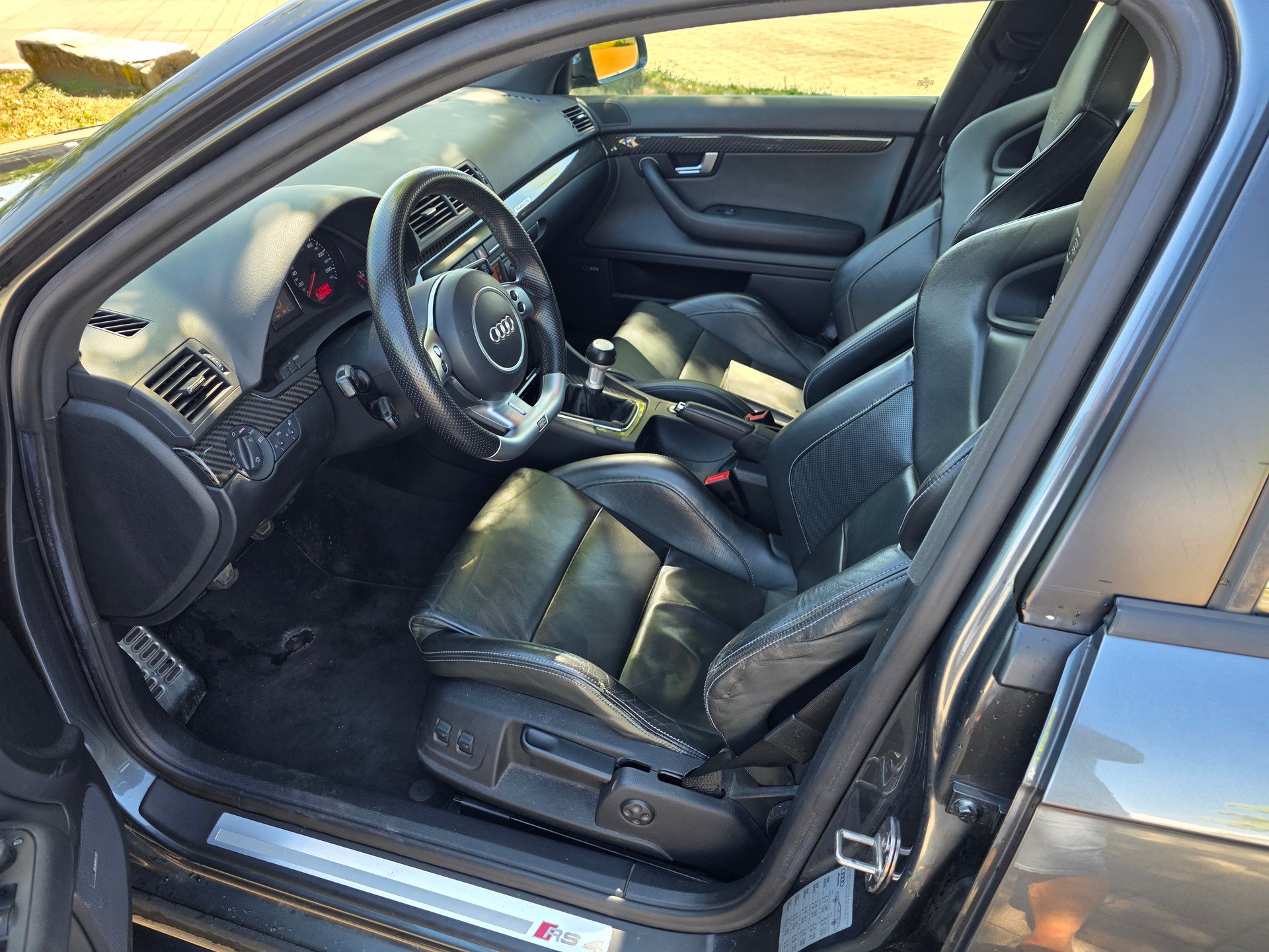 AUDI RS4 Avant 4.2 V8 quattro-image-9