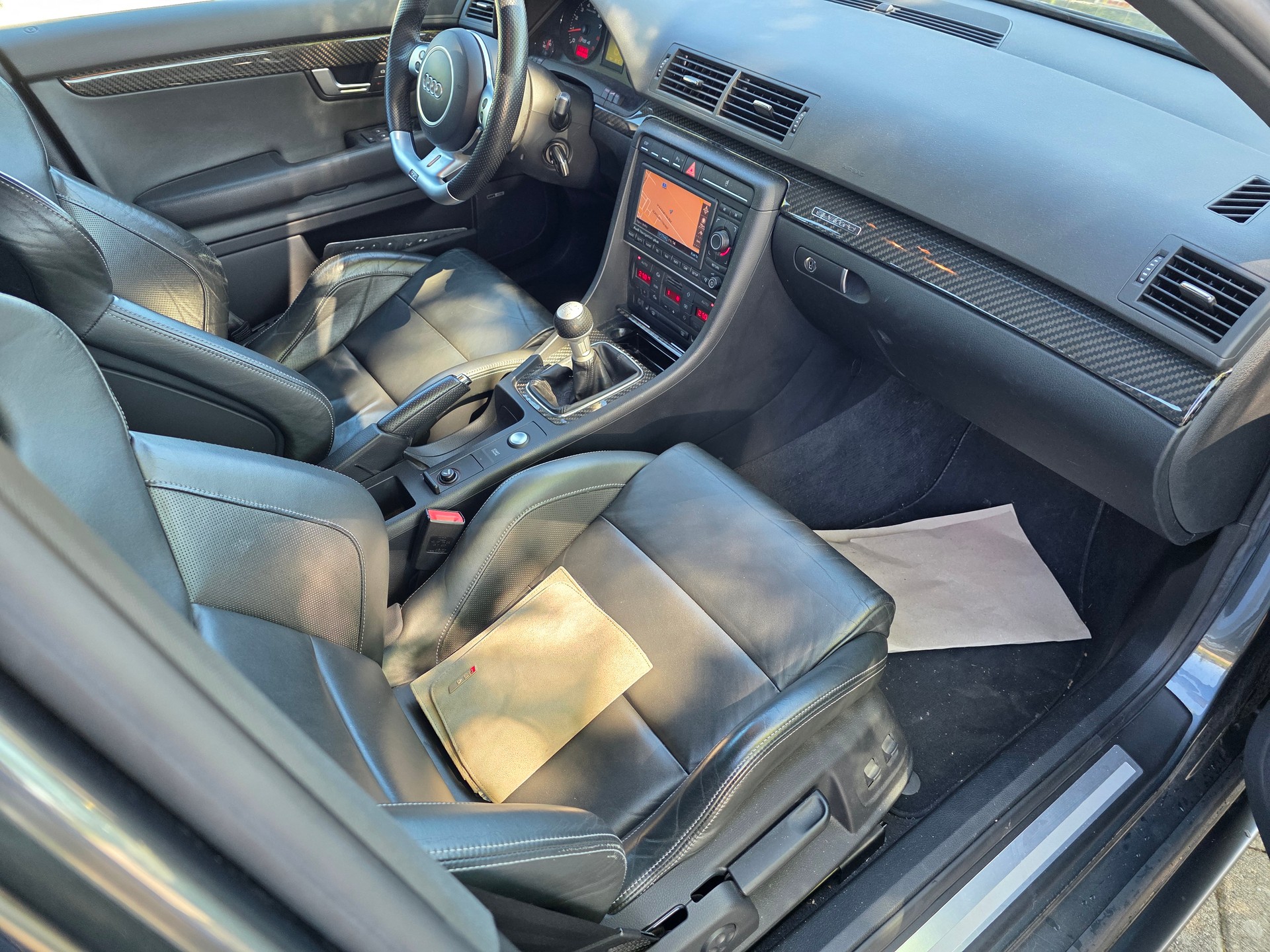 AUDI RS4 Avant 4.2 V8 quattro-image-10