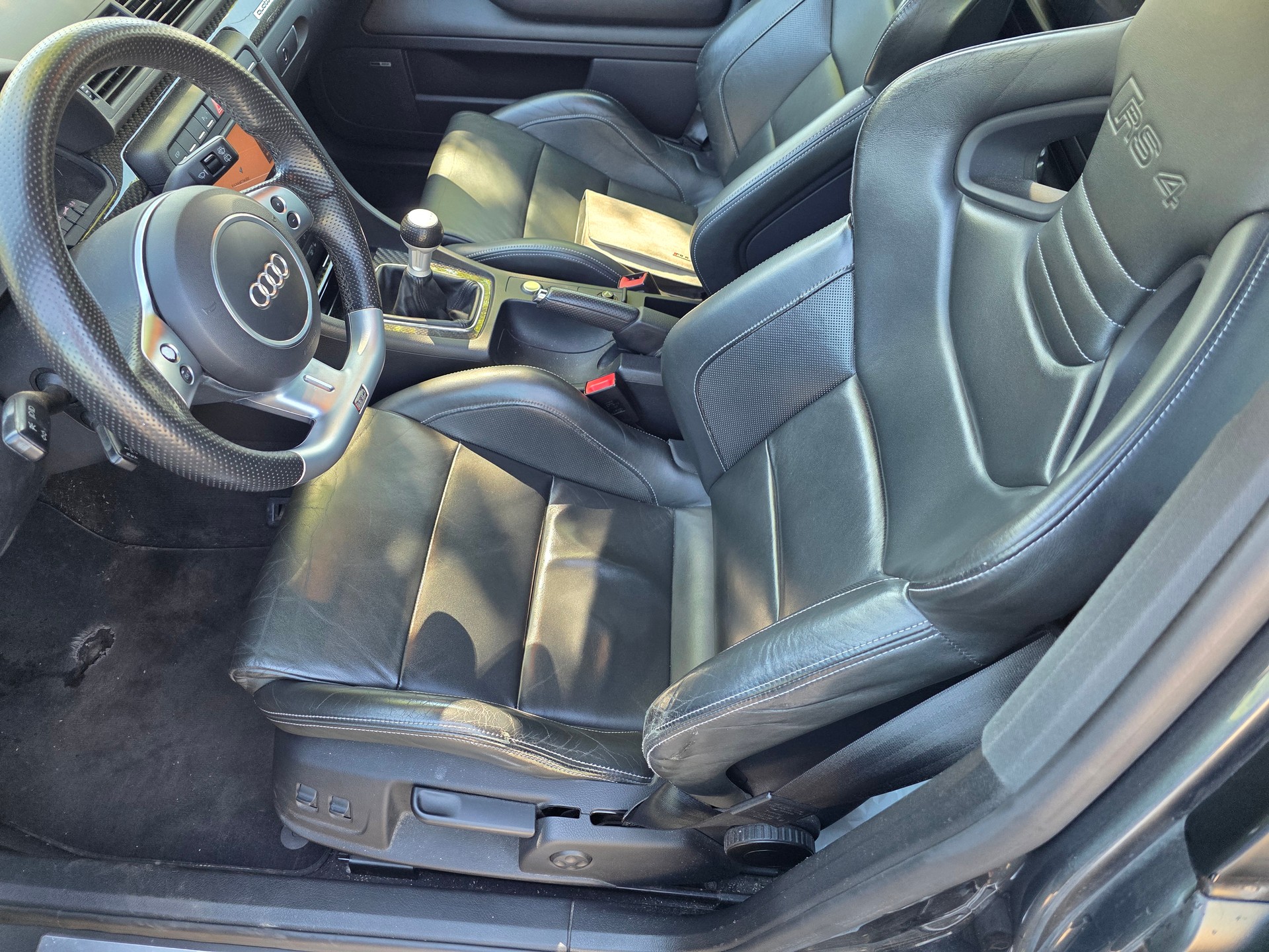 AUDI RS4 Avant 4.2 V8 quattro-image-11