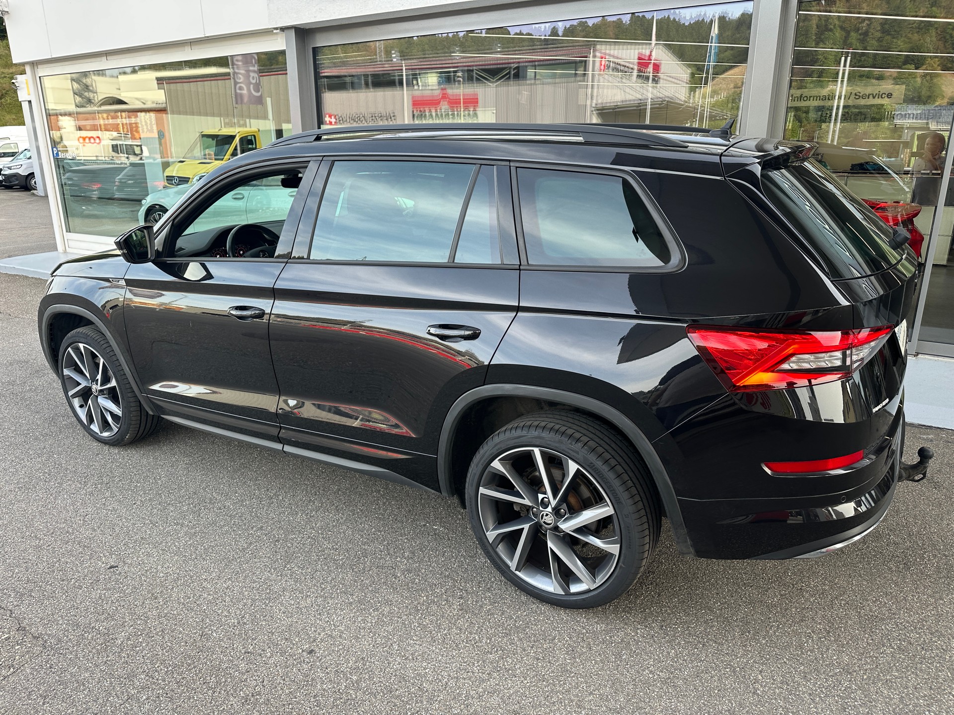 SKODA Kodiaq 2.0 TSI 4x4 Sport Line-image-10